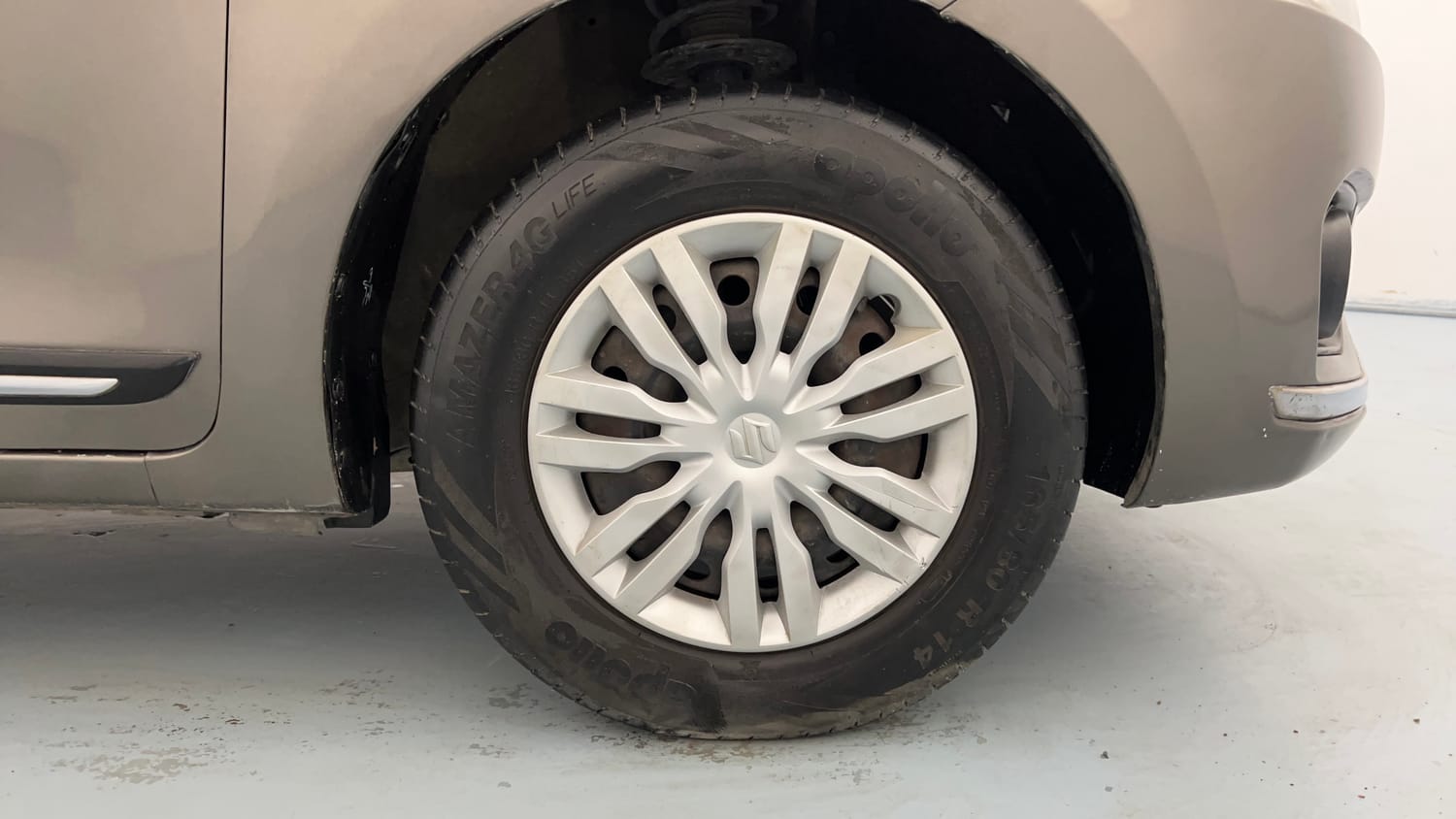 Used 2017 Maruti Suzuki Dzire VXi Petrol Manual tyres RIGHT FRONT TYRE RIM VIEW