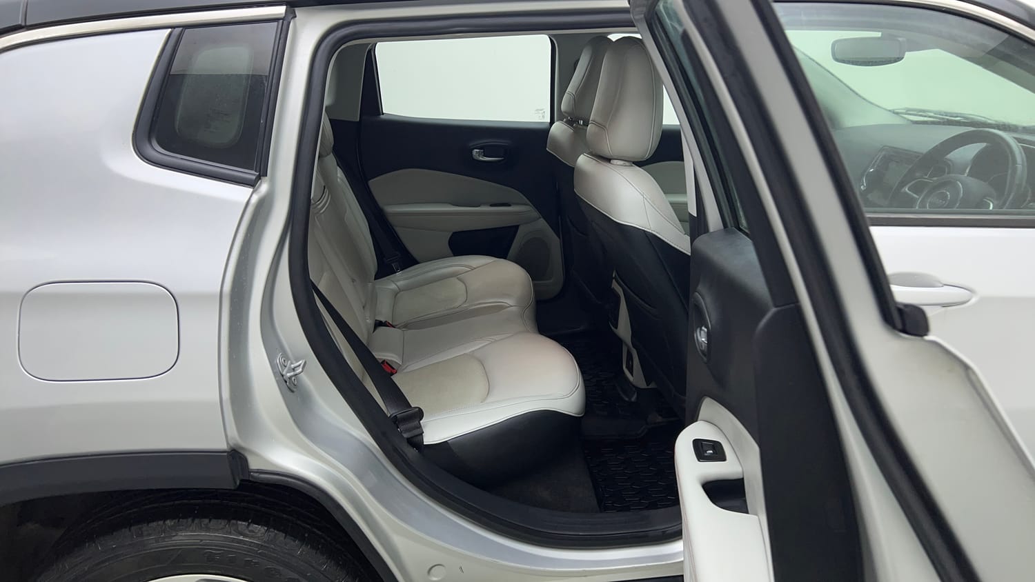 Used 2017 Jeep Compass Limited 1.4 Petrol AT Petrol Automatic tyres RIGHT REAR TYRE TREAD VIEW