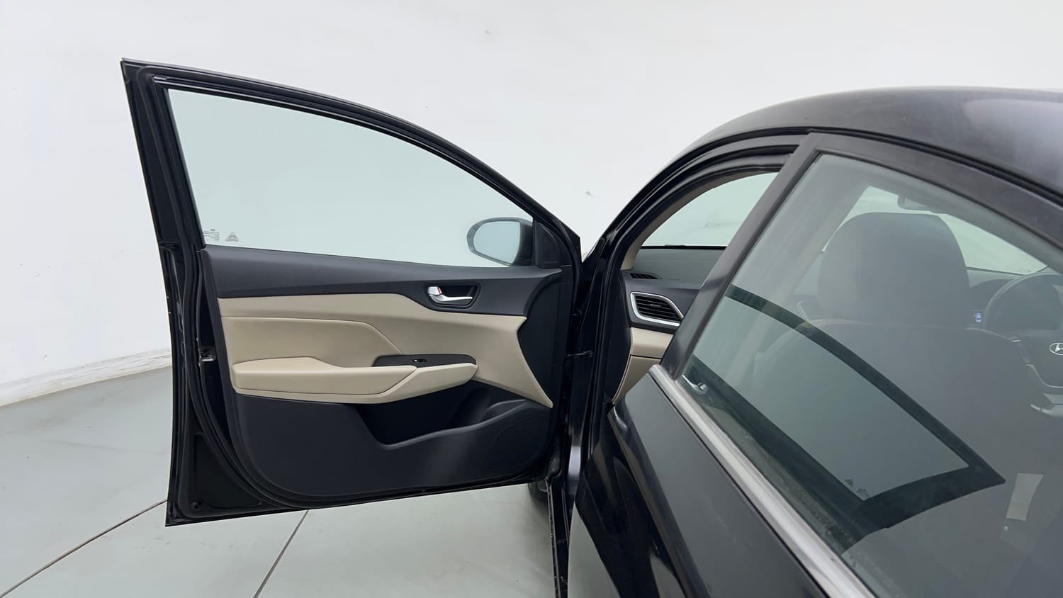Used 2018 Hyundai Verna SX (O)1.6 VTVT Petrol Manual interior LEFT FRONT DOOR OPEN VIEW