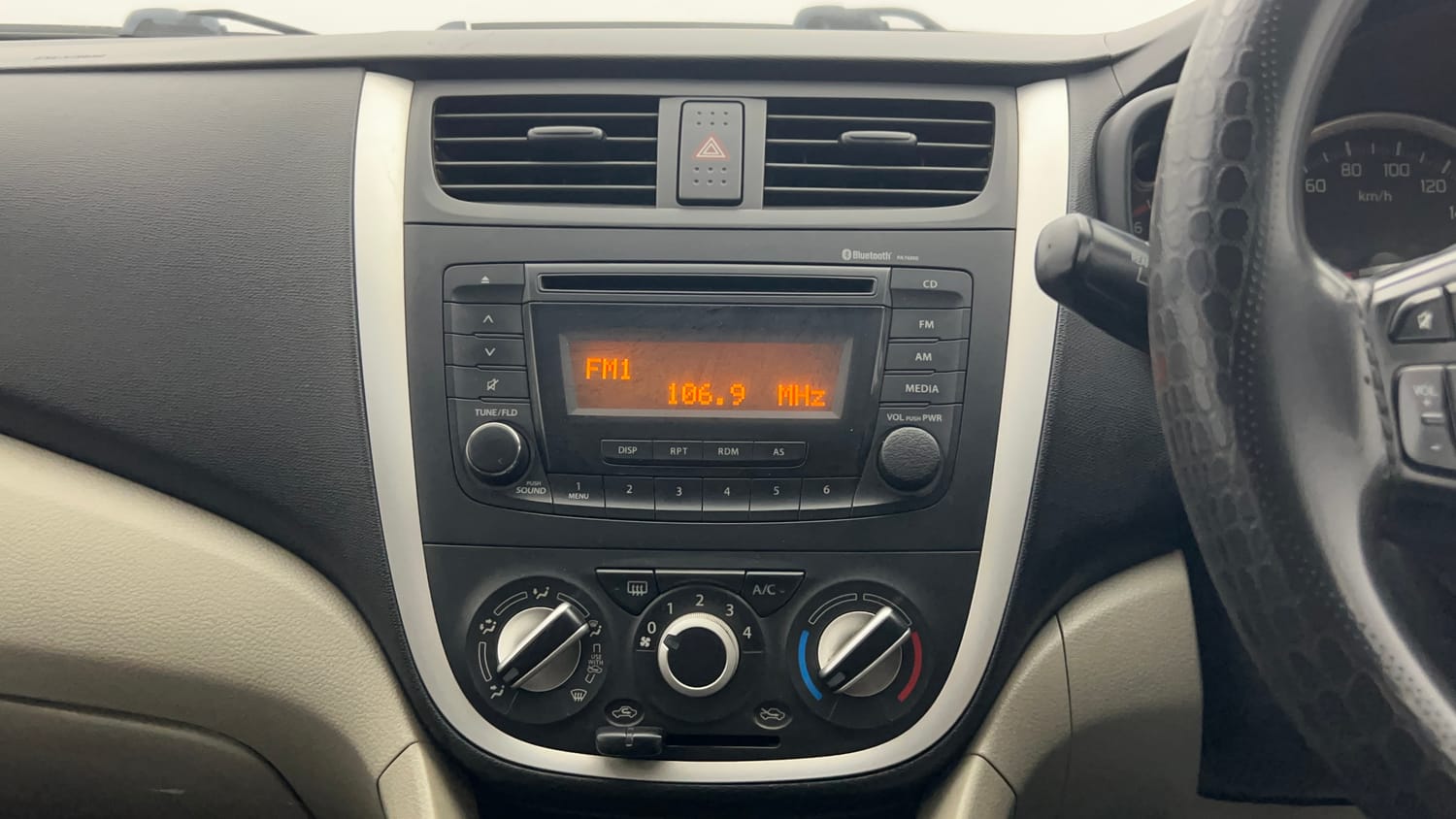 Used 2017 Maruti Suzuki Celerio ZXi Opt Petrol Manual top_features Integrated (in-dash) music system