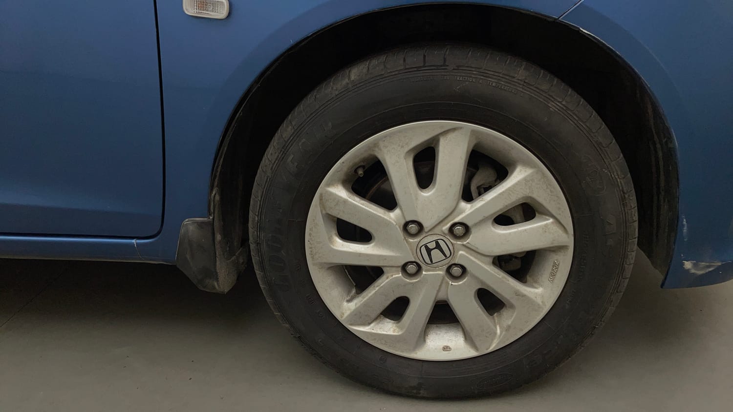 Used 2014 Honda Mobilio S Petrol Petrol Manual tyres RIGHT FRONT TYRE RIM VIEW