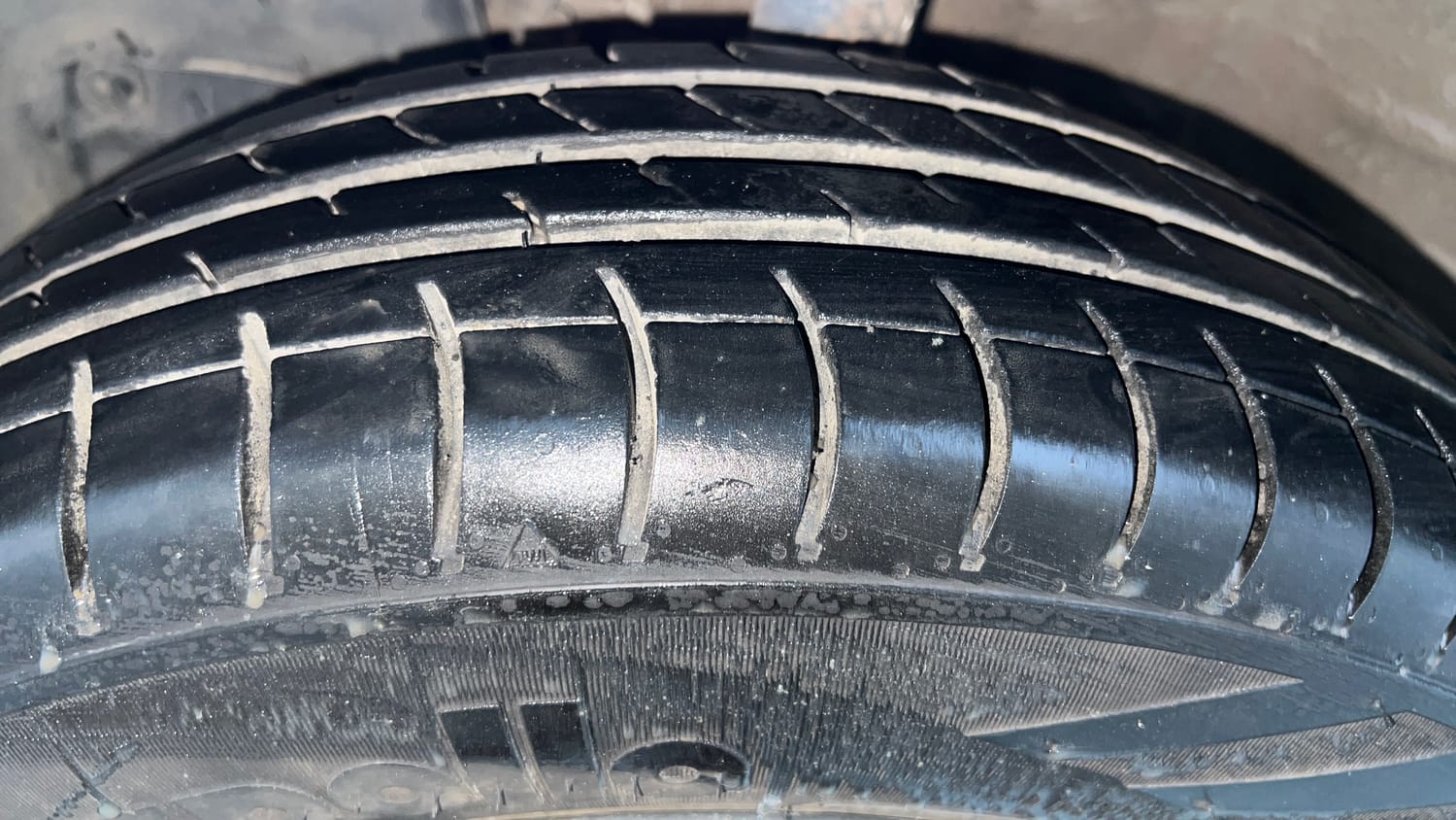 Used 2019 Maruti Suzuki Wagon R VXi 1.2 Petrol Manual tyres LEFT FRONT TYRE TREAD VIEW