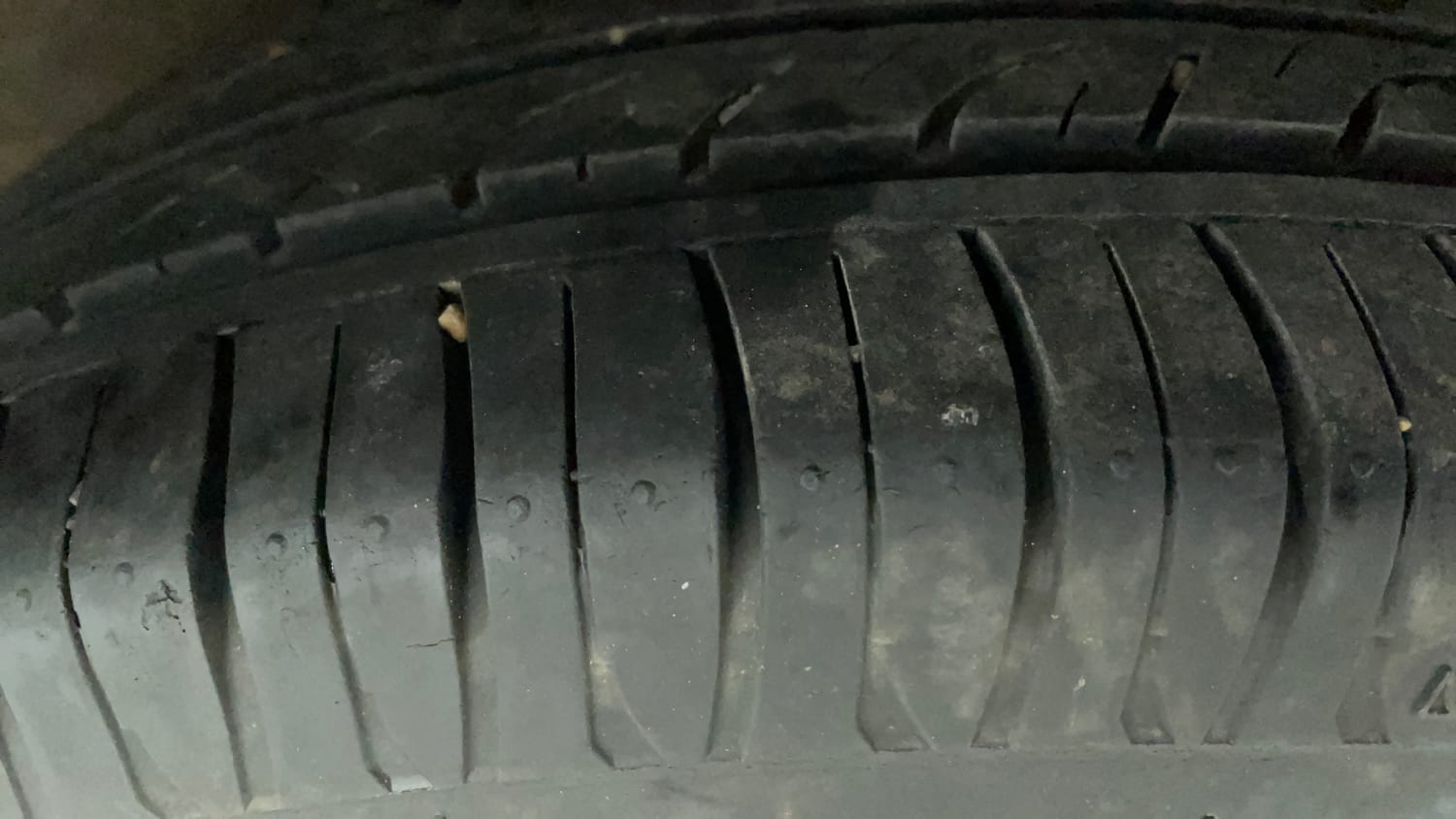 Used 2014 Hyundai Xcent S 1.2 Petrol Manual tyres LEFT REAR TYRE TREAD VIEW