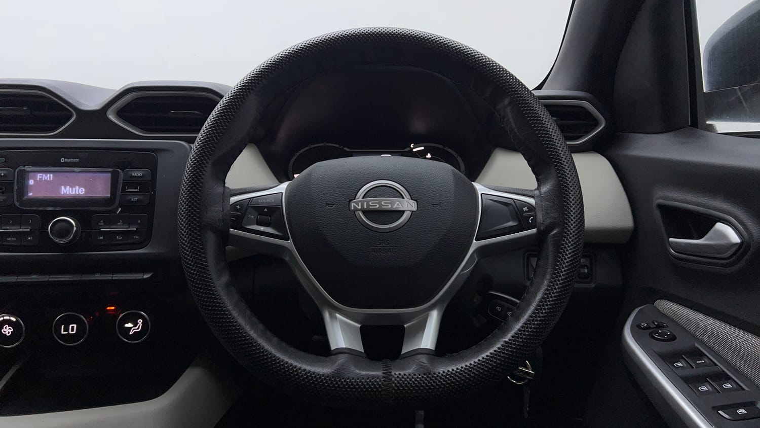 Used 2024 Nissan Magnite XL Petrol Manual interior STEERING VIEW