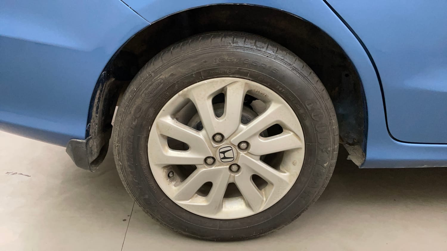 Used 2014 Honda Mobilio S Petrol Petrol Manual tyres RIGHT REAR TYRE RIM VIEW