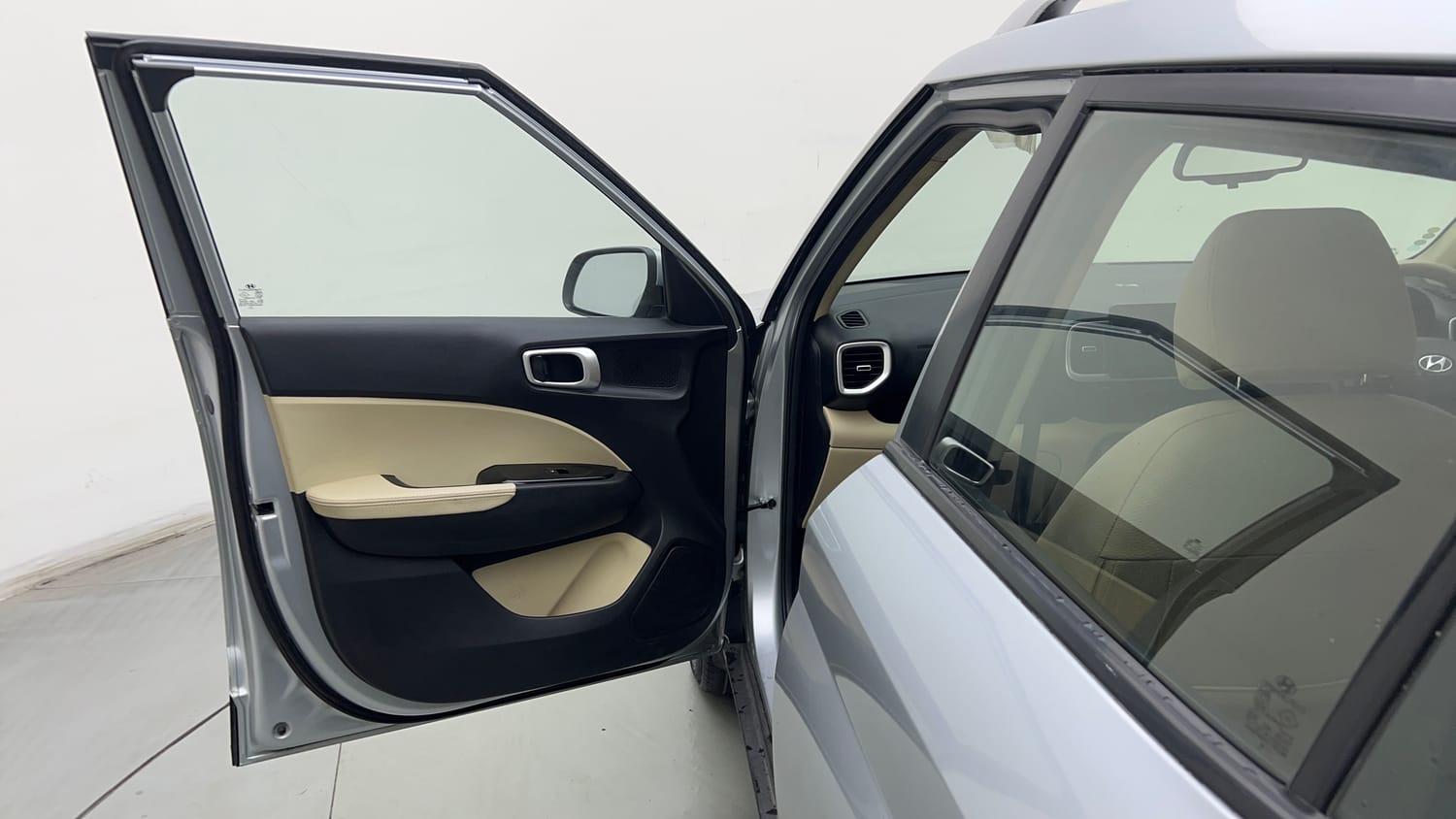 Used 2020 Hyundai Venue SX Plus 1.0 Turbo DCT Petrol Automatic interior LEFT FRONT DOOR OPEN VIEW
