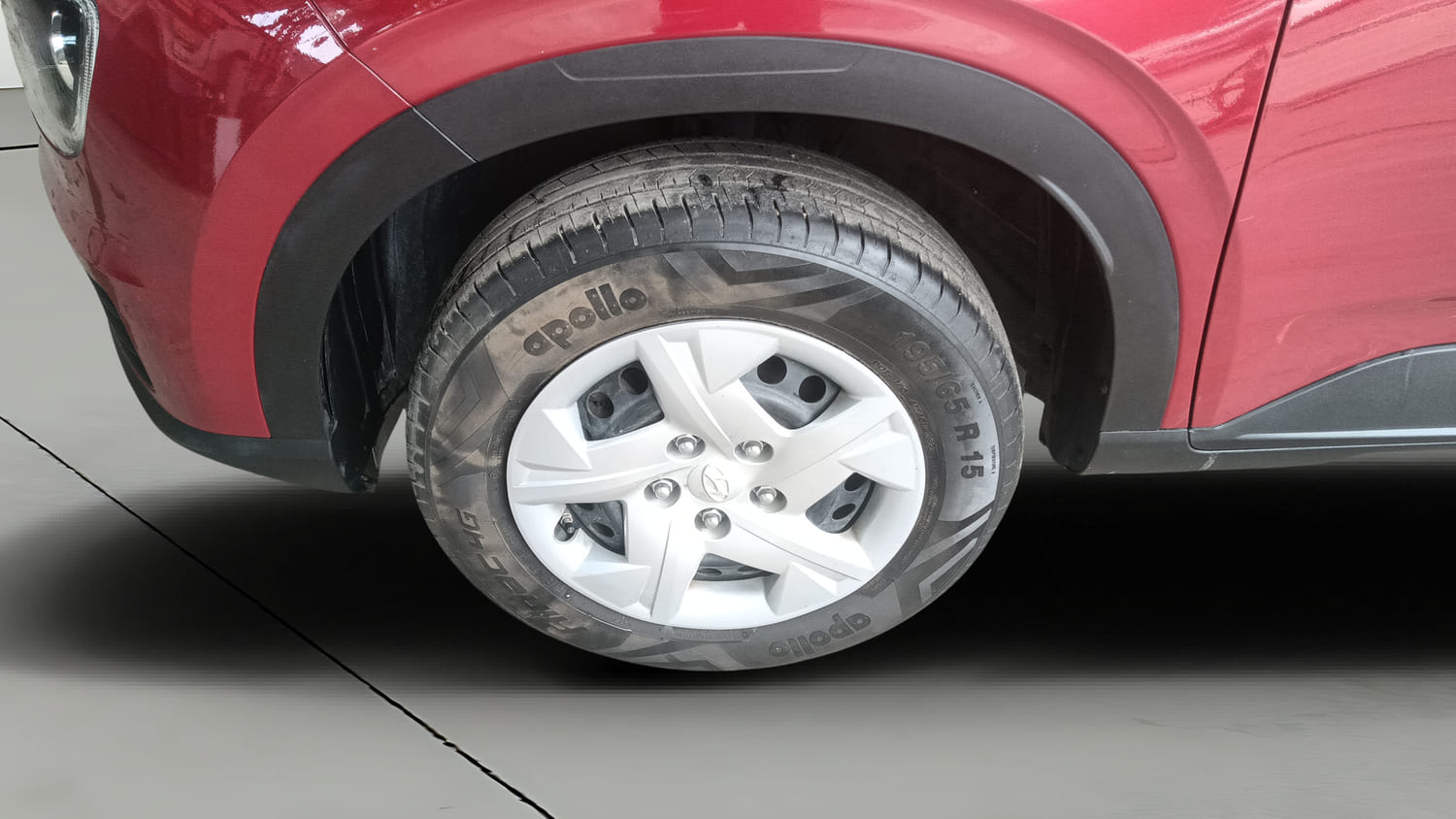 Used 2022 Hyundai Venue SX 1.2 Petrol Petrol Manual tyres LEFT FRONT TYRE RIM VIEW