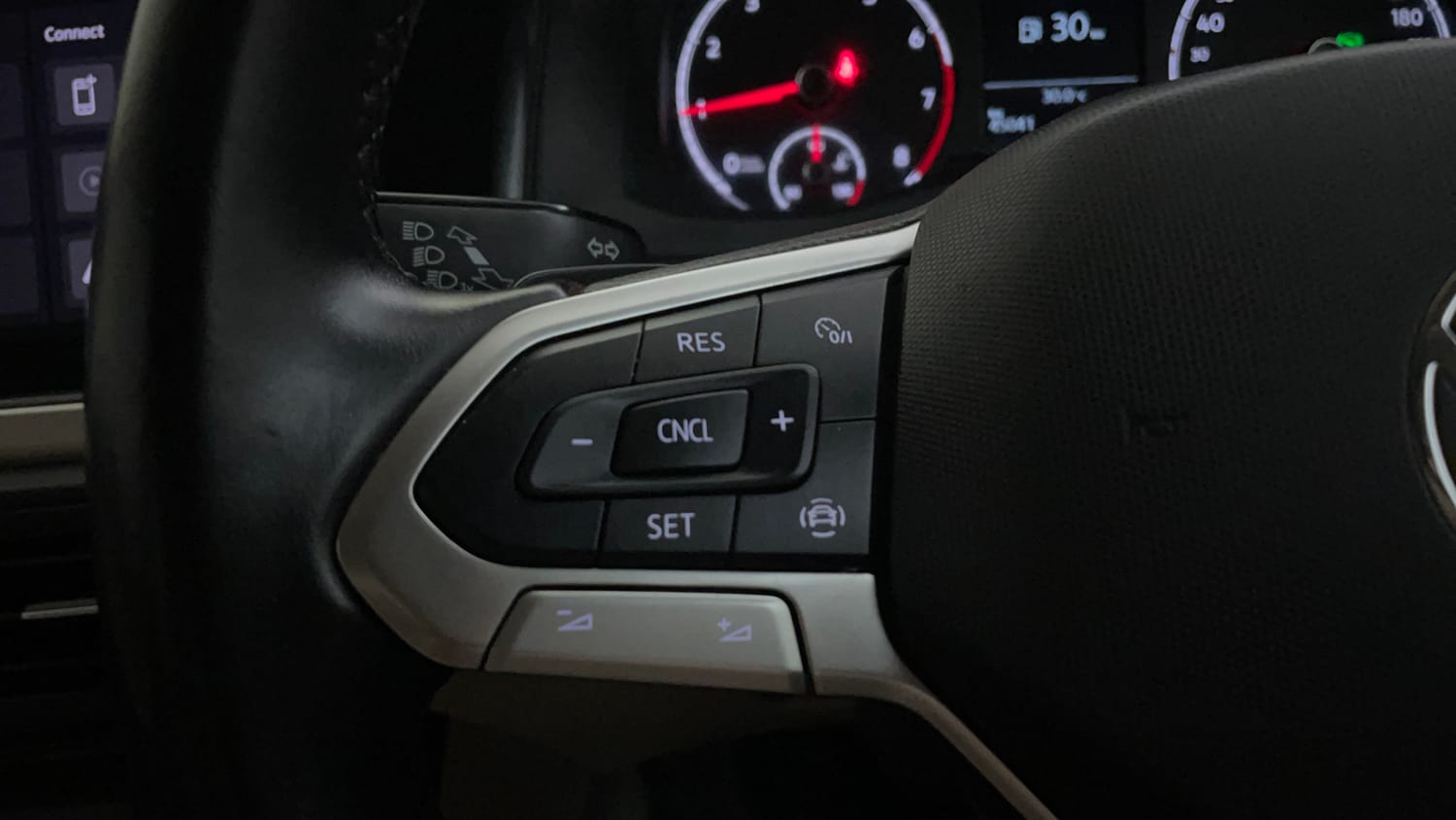 Used 2024 Volkswagen Virtus Highline 1.0 TSI AT Petrol Automatic top_features Cruise control