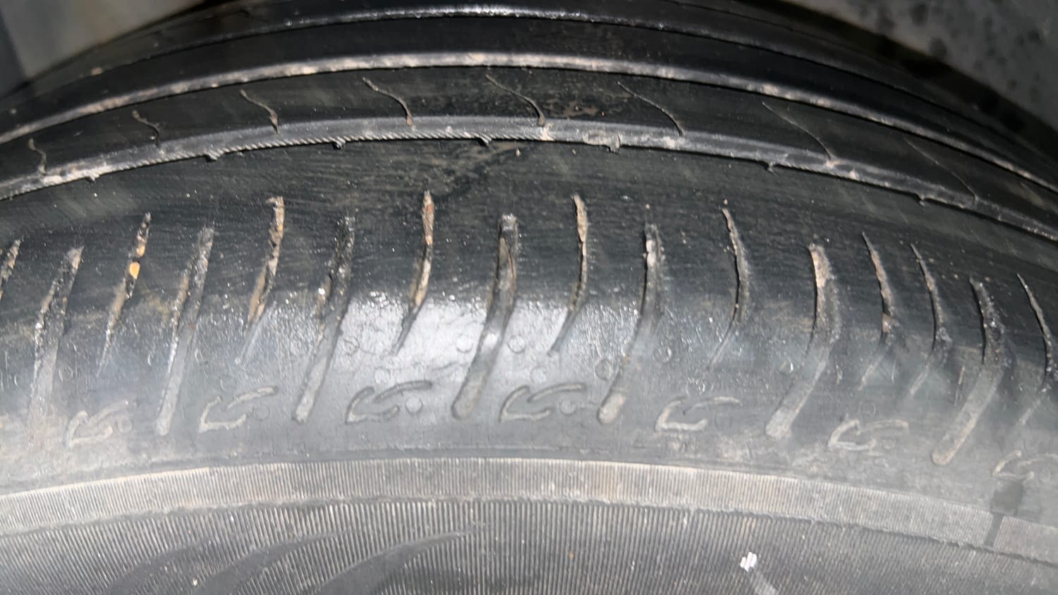 Used 2022 Maruti Suzuki Brezza ZXi Plus Petrol Manual tyres RIGHT REAR TYRE TREAD VIEW