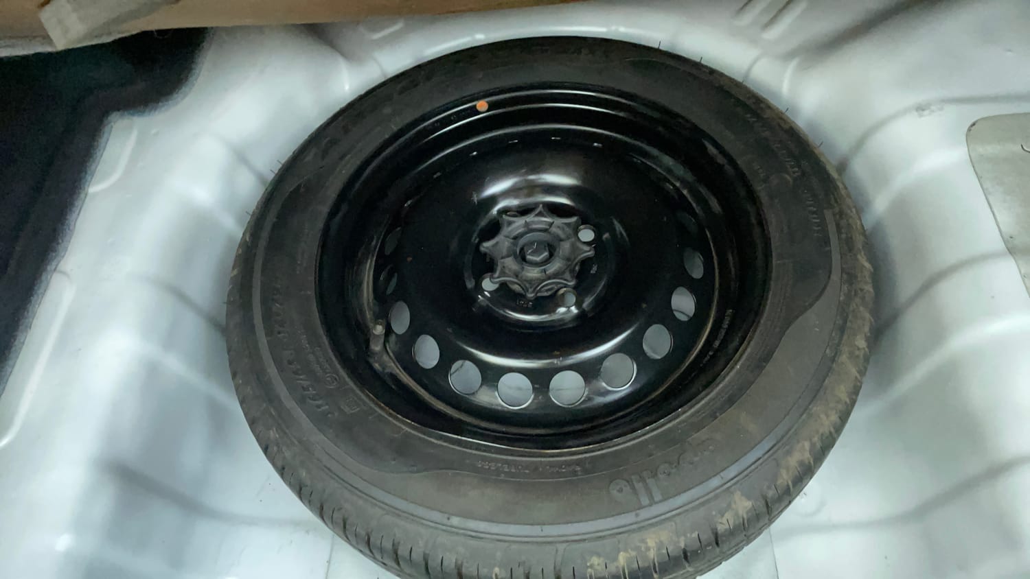 Used 2014 Hyundai Xcent S 1.2 Petrol Manual tyres SPARE TYRE VIEW