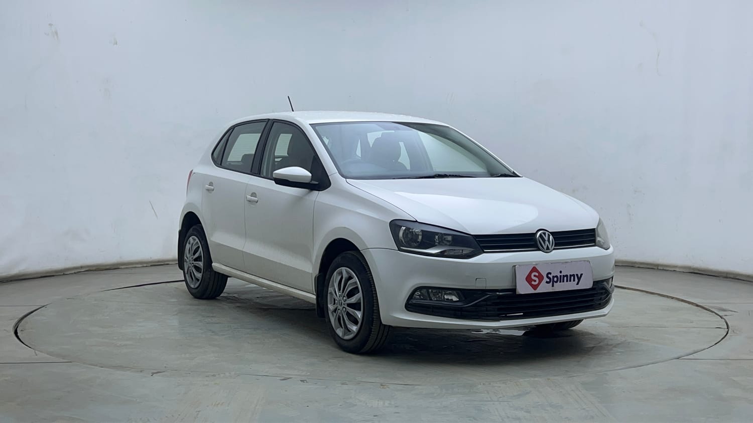 Used 2017 Volkswagen Polo Comfortline 1.2L (P) Petrol Manual exterior RIGHT FRONT CORNER VIEW