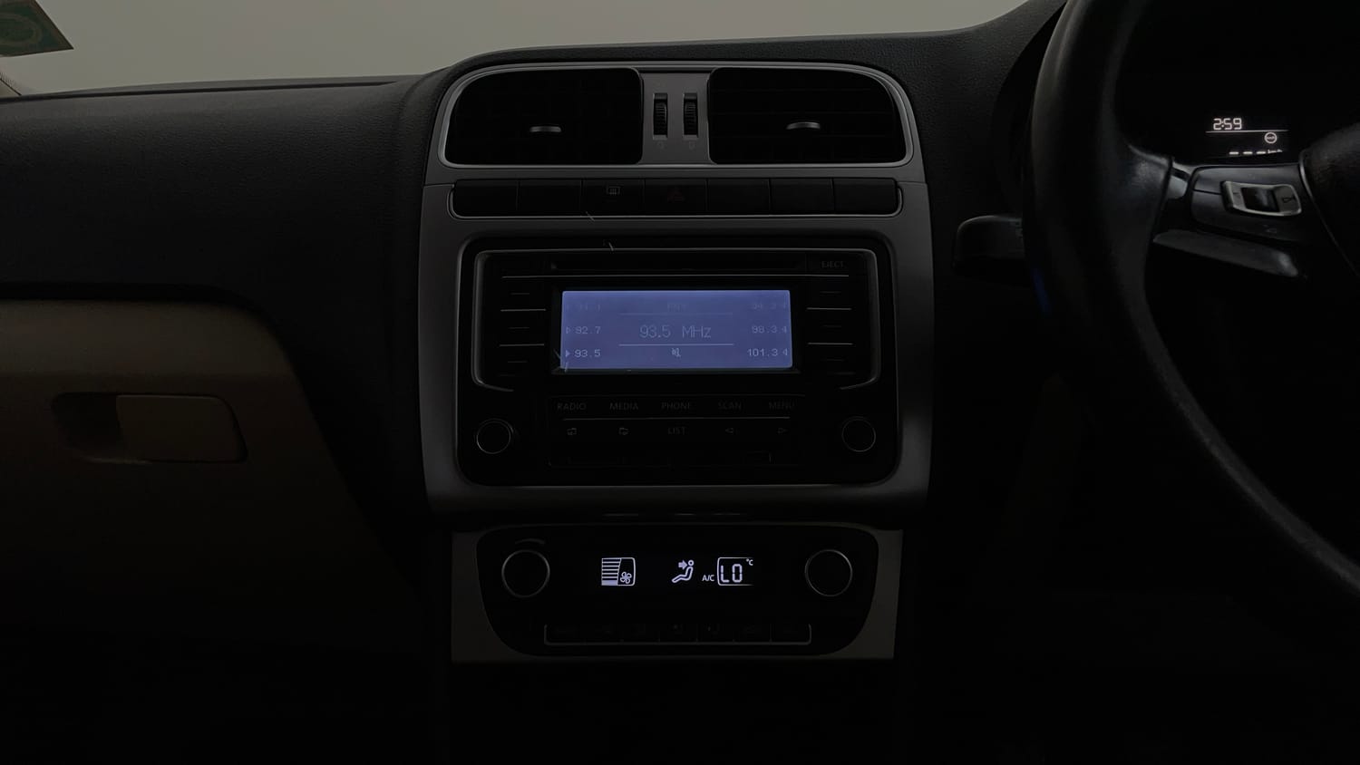 Used 2014 Volkswagen Polo Highline1.5L (D) Diesel Manual interior MUSIC SYSTEM & AC CONTROL VIEW