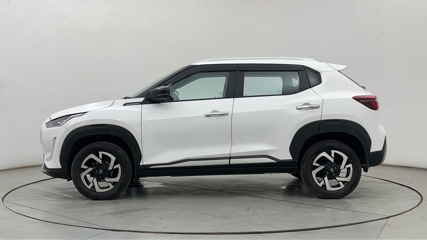 Used 2024 Nissan Magnite XV Turbo Petrol Manual exterior LEFT SIDE VIEW
