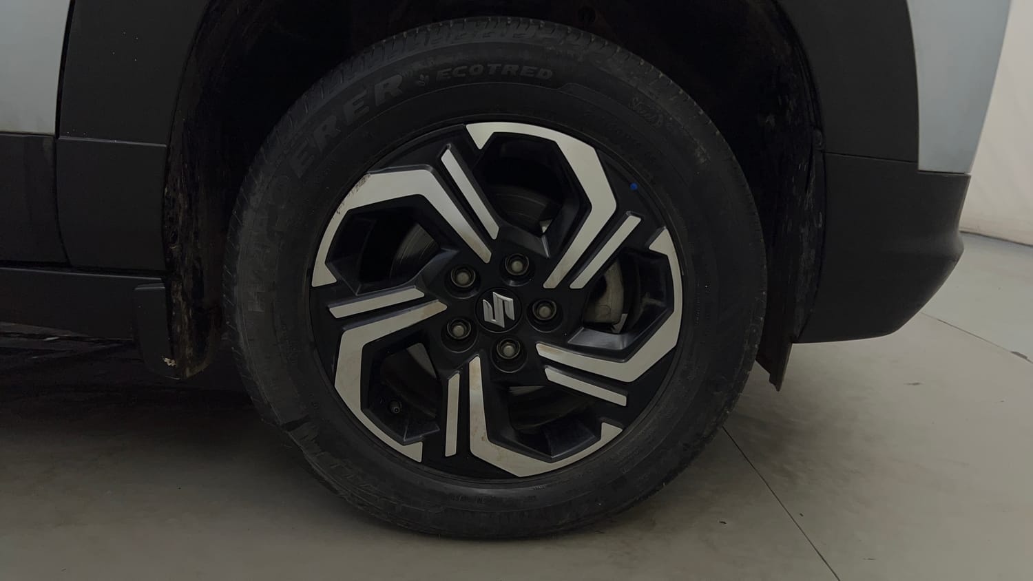 Used 2022 Maruti Suzuki Brezza ZXi Plus Petrol Manual tyres RIGHT FRONT TYRE RIM VIEW