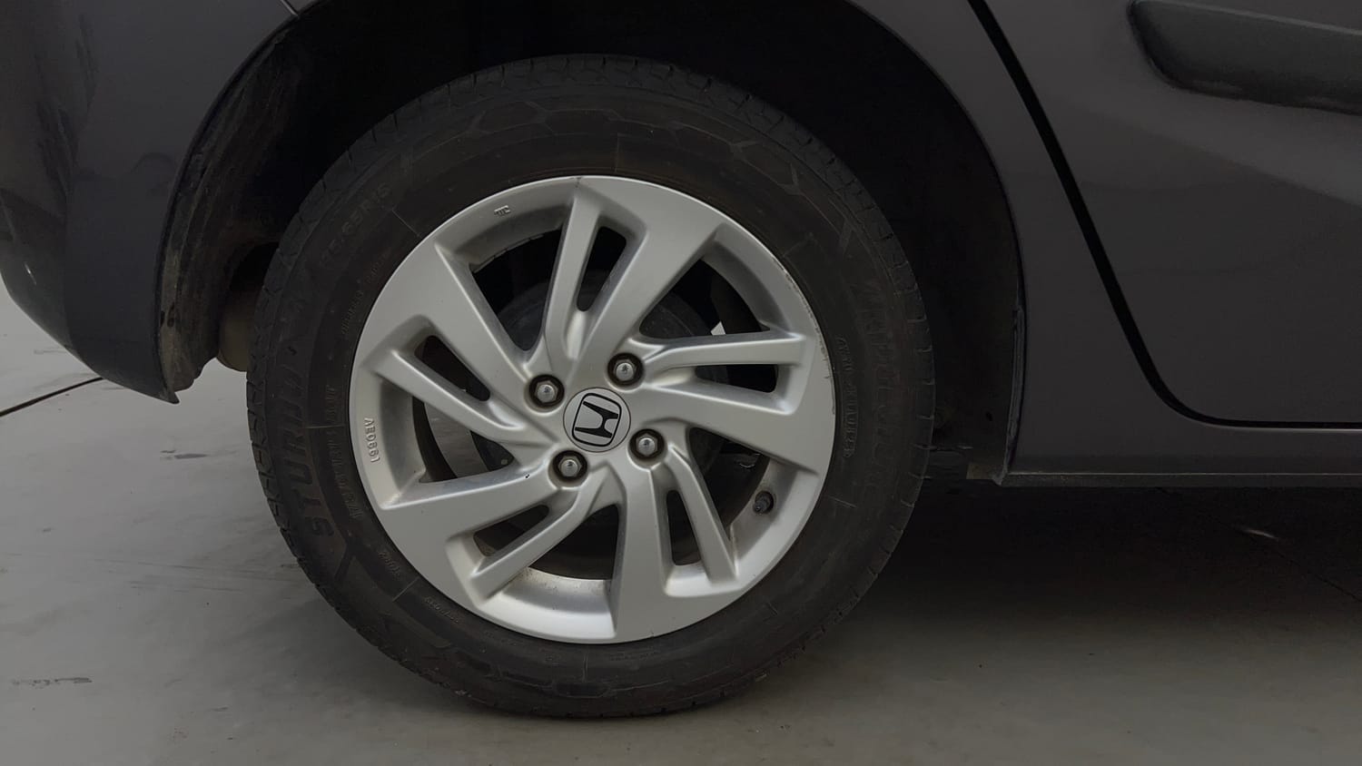 Used 2018 Honda Jazz V AT Petrol Petrol Automatic tyres RIGHT REAR TYRE RIM VIEW