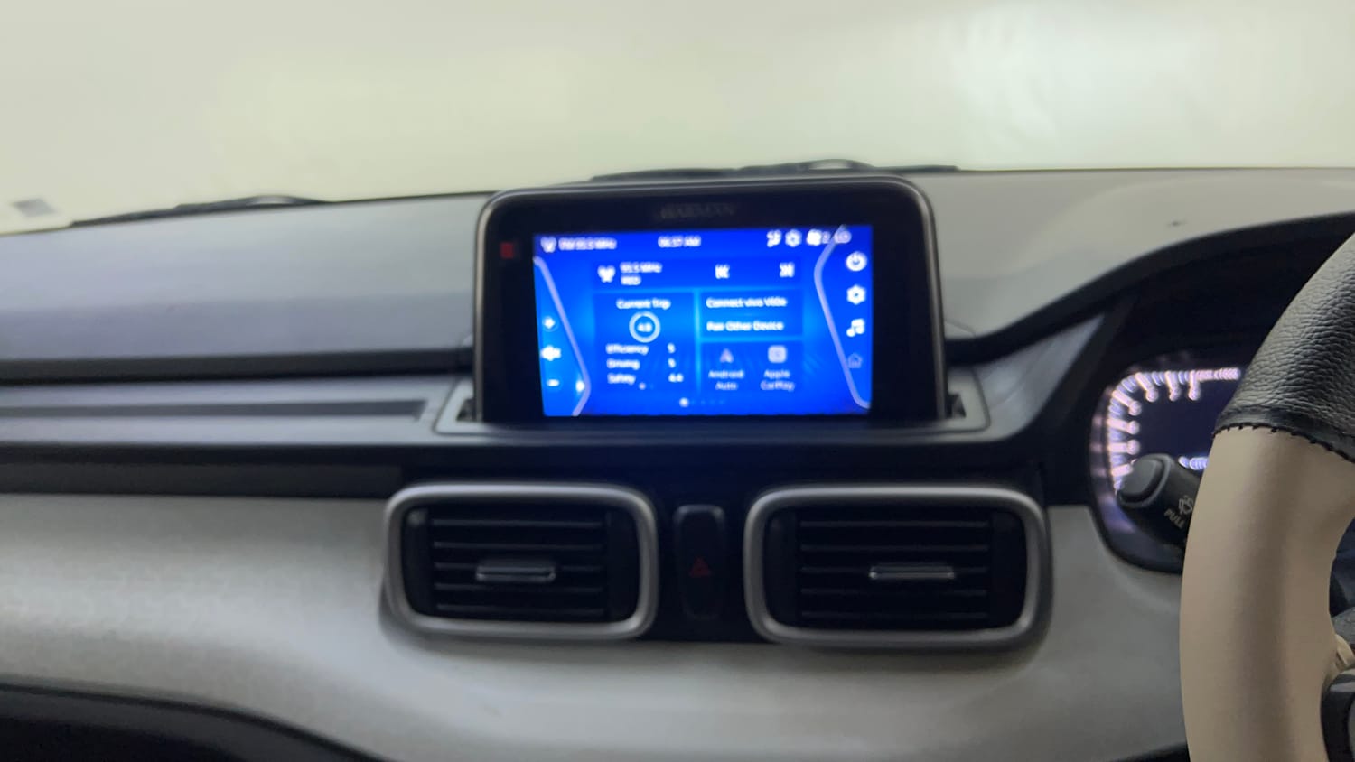 Used 2022 Tata Punch Creative MT Petrol Manual top_features Touch screen infotainment system