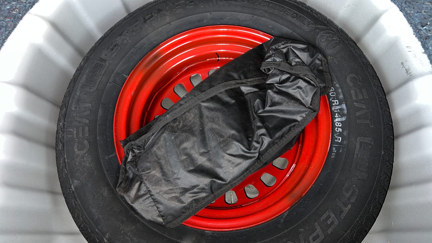 Used 2024 Nissan Magnite XV Turbo Petrol Manual tyres SPARE TYRE VIEW