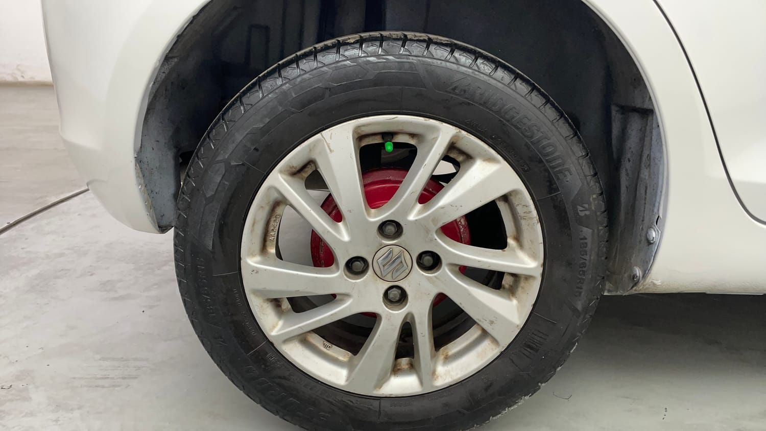 Used 2014 Maruti Suzuki Swift ZDi Diesel Manual tyres RIGHT REAR TYRE RIM VIEW