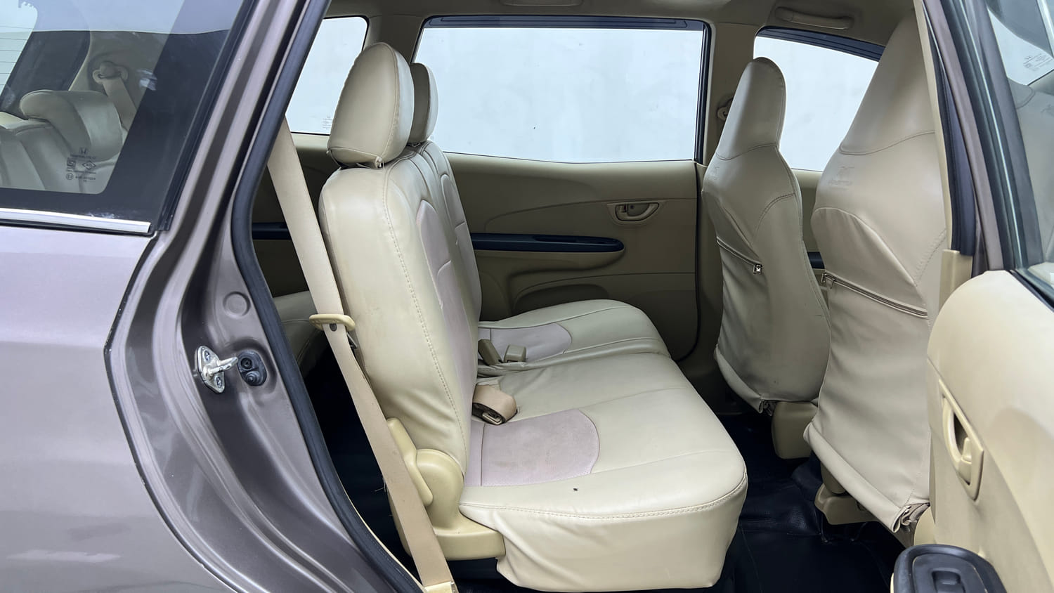 Used 2015 Honda Mobilio S Petrol Petrol Manual interior RIGHT SIDE REAR DOOR CABIN VIEW