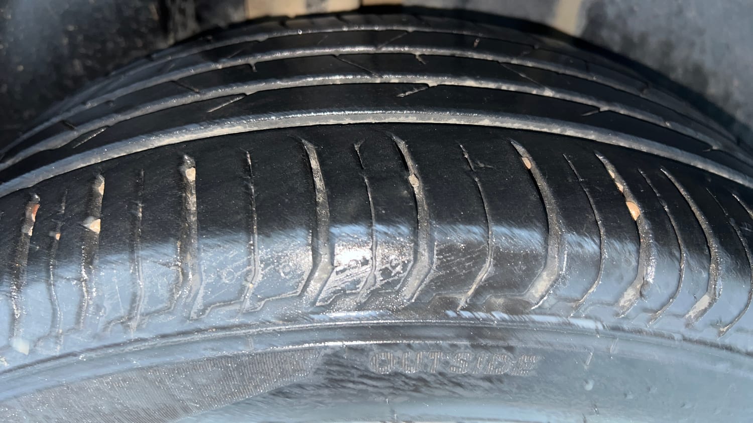 Used 2023 Volkswagen Virtus Highline 1.0 TSI AT Petrol Automatic tyres RIGHT REAR TYRE TREAD VIEW
