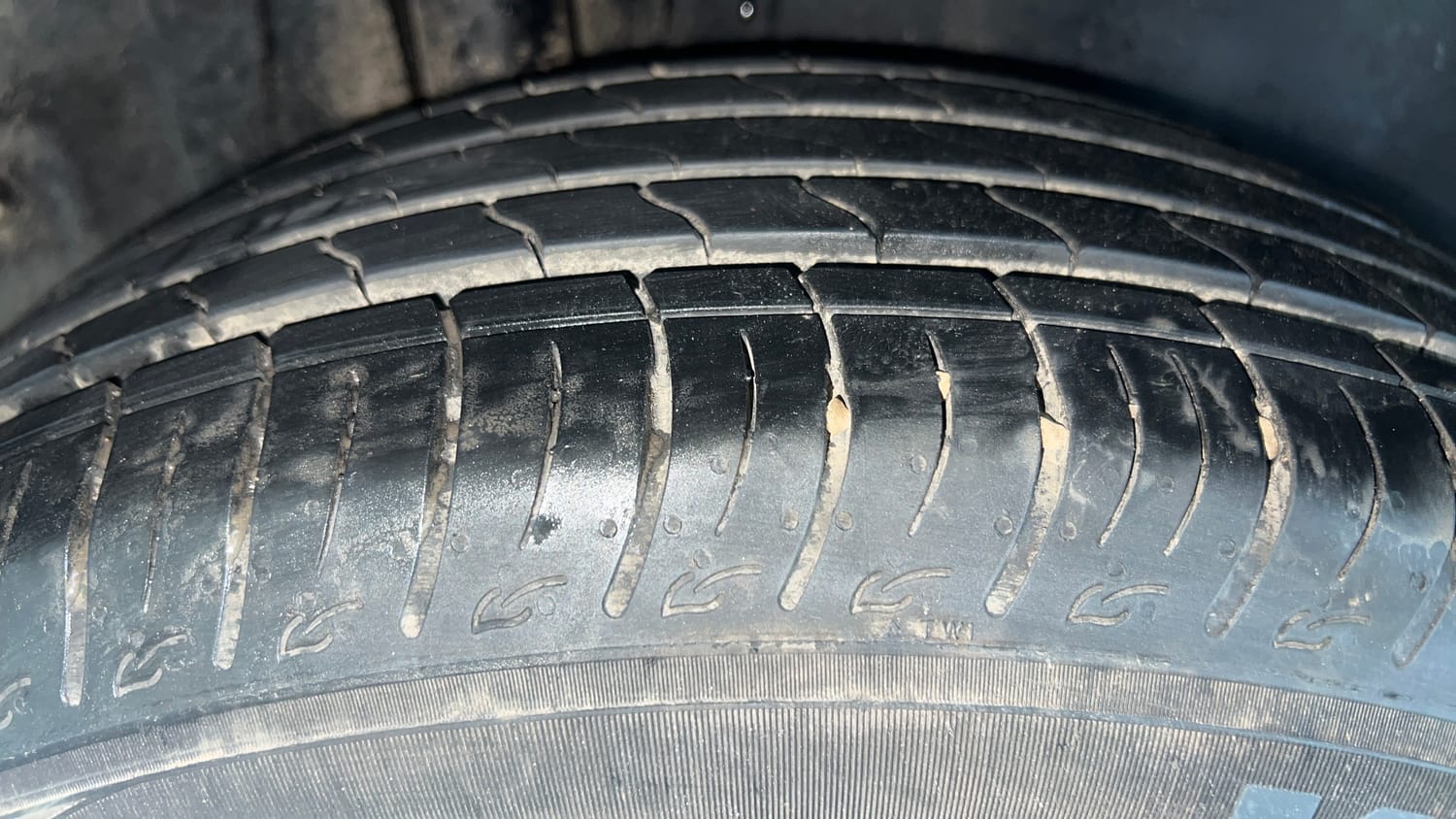 Used 2026 Maruti Suzuki Brezza ZXi AT Petrol Automatic tyres RIGHT REAR TYRE TREAD VIEW