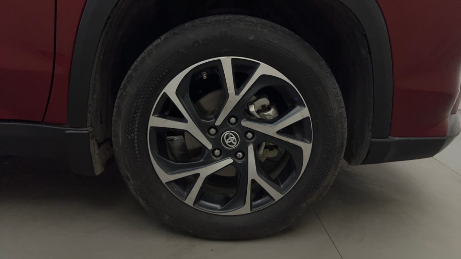 Used 2024 Toyota Urban Cruiser Hyryder V Hybrid Hybrid Automatic tyres RIGHT FRONT TYRE RIM VIEW
