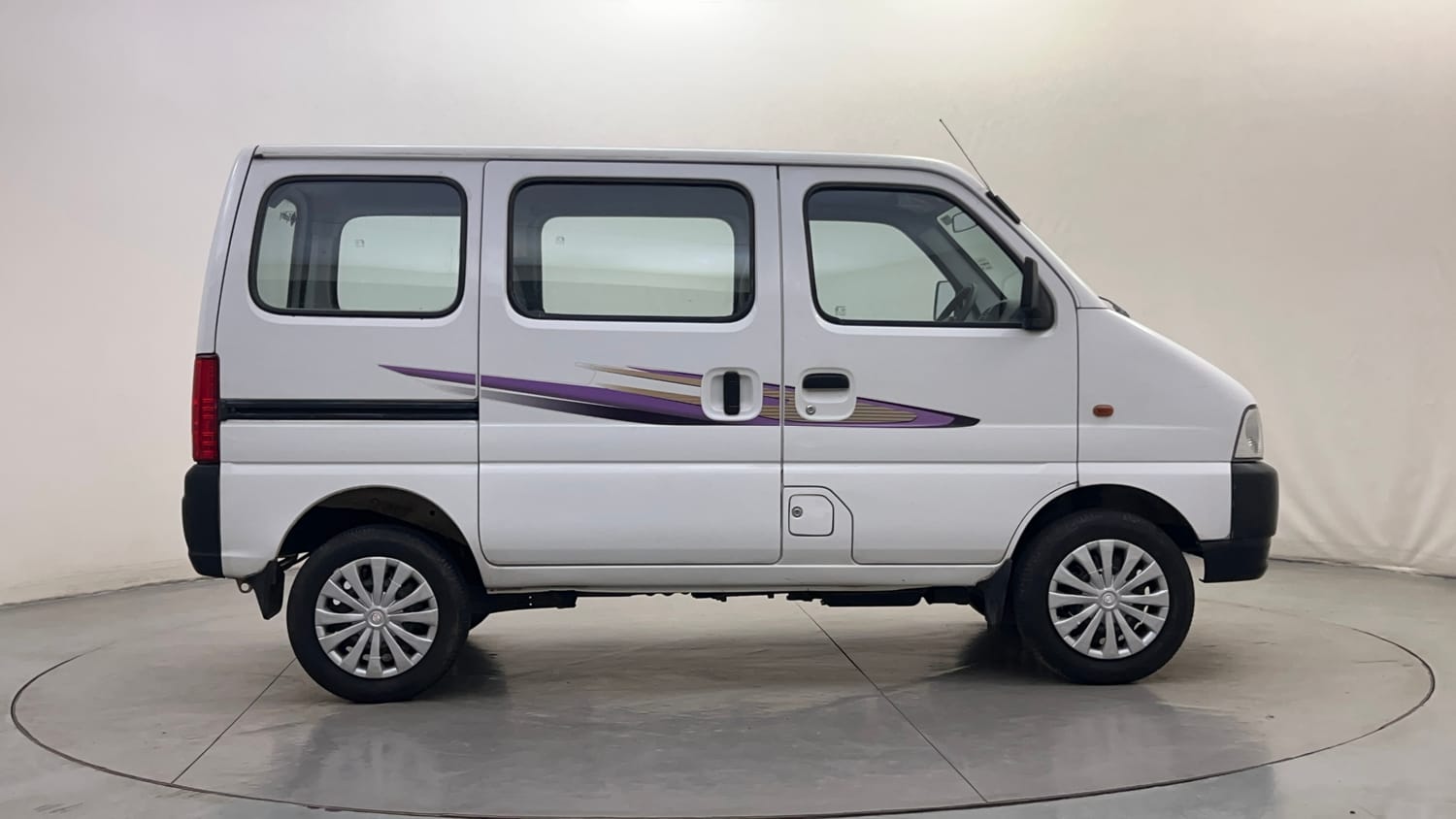 Used 2015 Maruti Suzuki Eeco 5 STR WITH A/C+HTR Petrol Manual exterior RIGHT SIDE VIEW