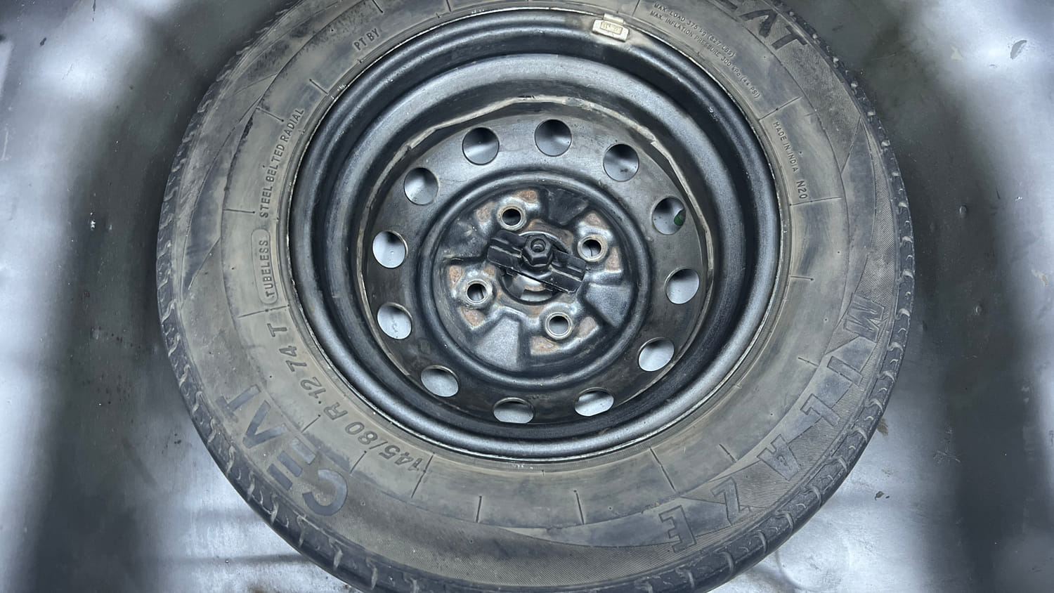 Used 2014 Hyundai Eon D-Lite + Petrol Manual tyres SPARE TYRE VIEW