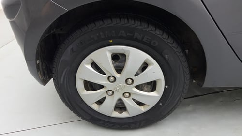 Used 2013 Hyundai i10 Sportz 1.2 Kappa2 Petrol Manual tyres RIGHT REAR TYRE RIM VIEW