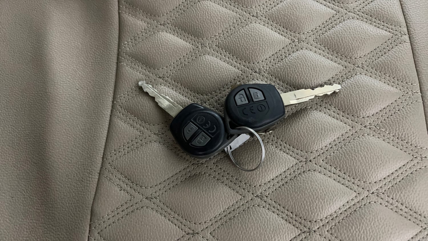 Used 2017 Maruti Suzuki Dzire VXi Petrol Manual extra CAR KEY VIEW