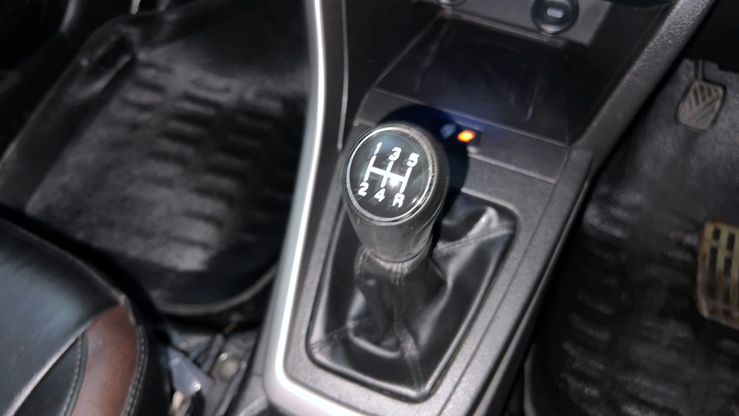 Used 2022 Maruti Suzuki Brezza ZXi Plus Petrol Manual interior GEAR  KNOB VIEW