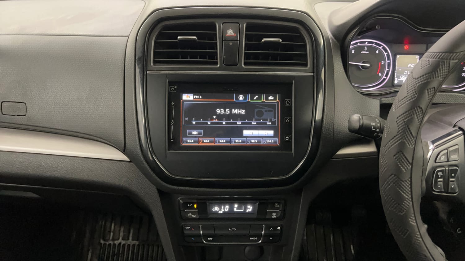 Used 2016 Maruti Suzuki Vitara Brezza [2016-2020] ZDi Plus Diesel Manual interior MUSIC SYSTEM & AC CONTROL VIEW