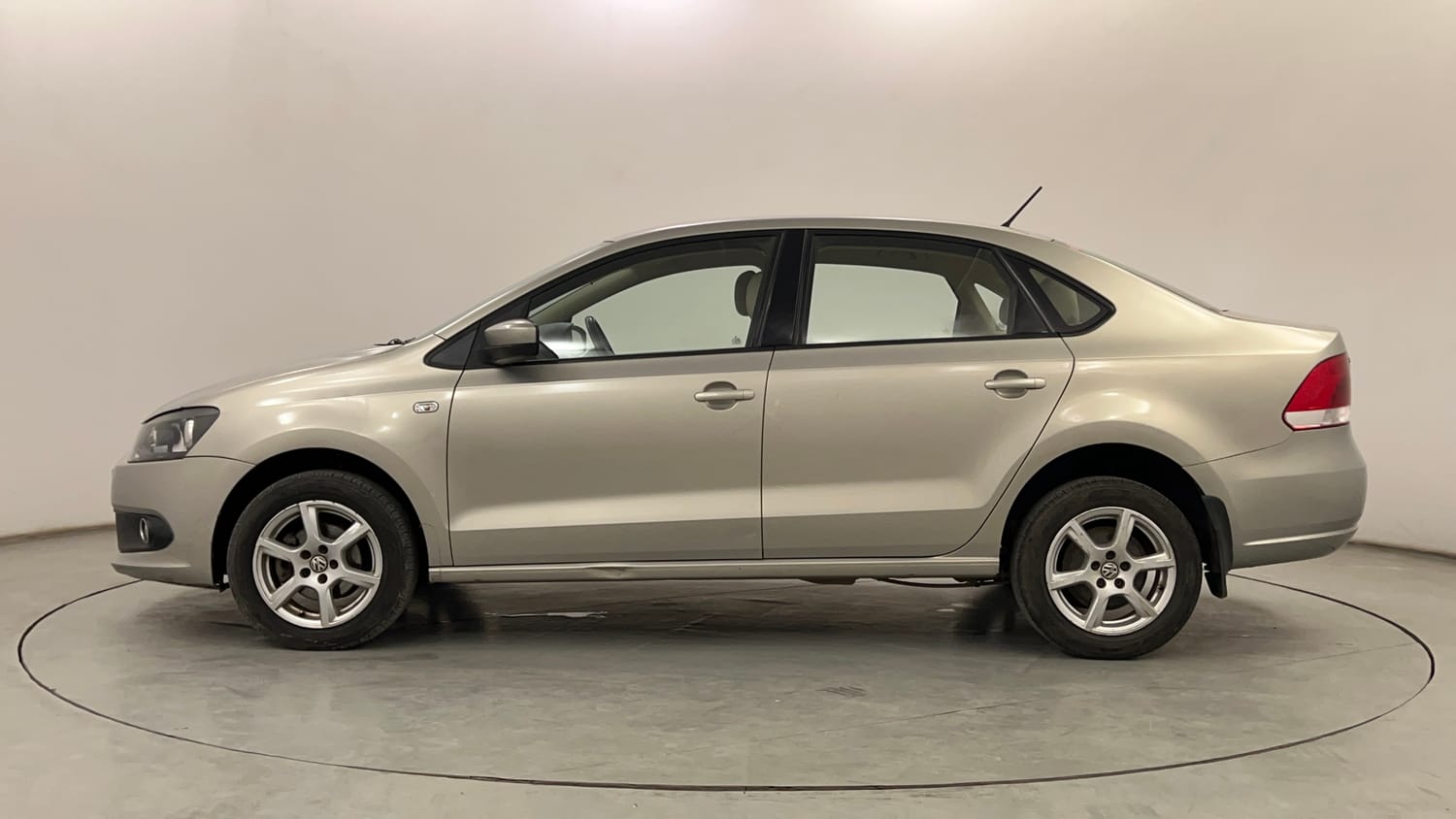 Used 2014 Volkswagen Vento Highline Diesel Diesel Manual exterior LEFT SIDE VIEW