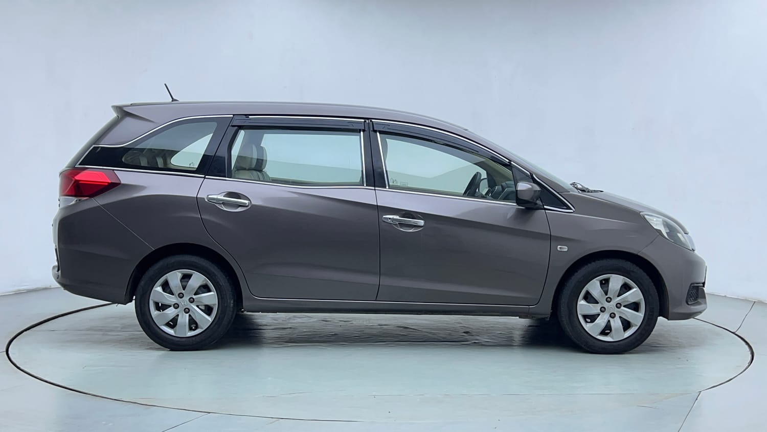 Used 2015 Honda Mobilio S Petrol Petrol Manual exterior RIGHT SIDE VIEW