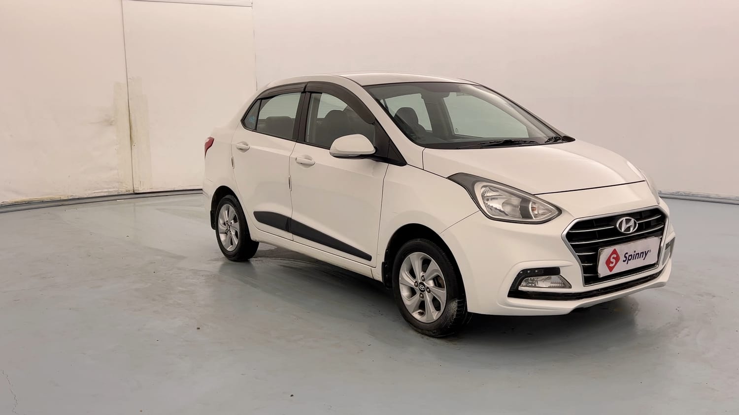 Used 2018 Hyundai Xcent SX Petrol Manual exterior RIGHT FRONT CORNER VIEW