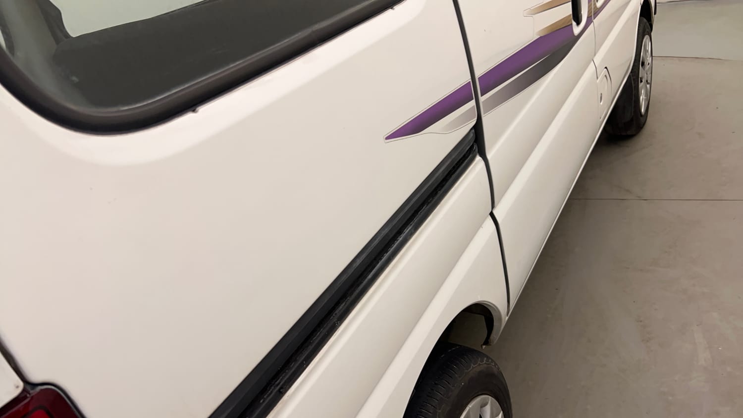 Used 2015 Maruti Suzuki Eeco 5 STR WITH A/C+HTR Petrol Manual dents MINOR SCRATCH