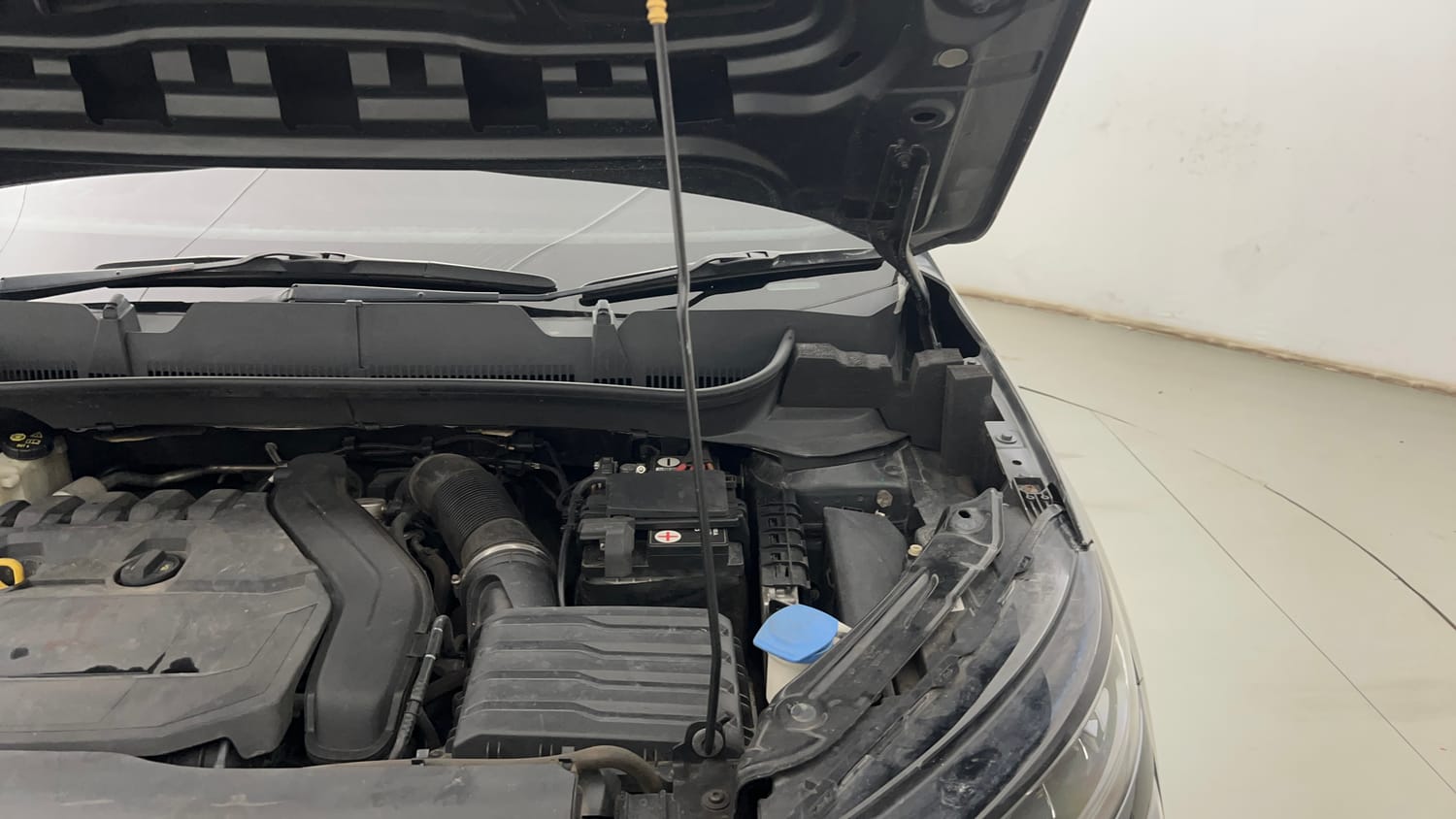 Used 2023 Skoda Kushaq Style 1.5L TSI MT Petrol Manual engine ENGINE LEFT SIDE HINGE & APRON VIEW