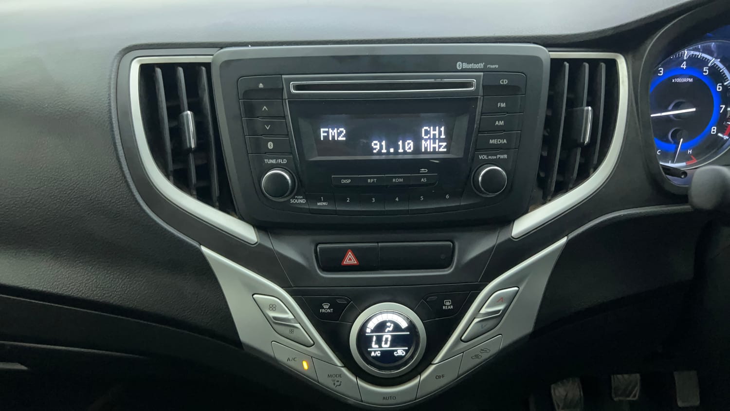 Used 2018 Maruti Suzuki Baleno Delta 1.2 Petrol Manual interior MUSIC SYSTEM & AC CONTROL VIEW