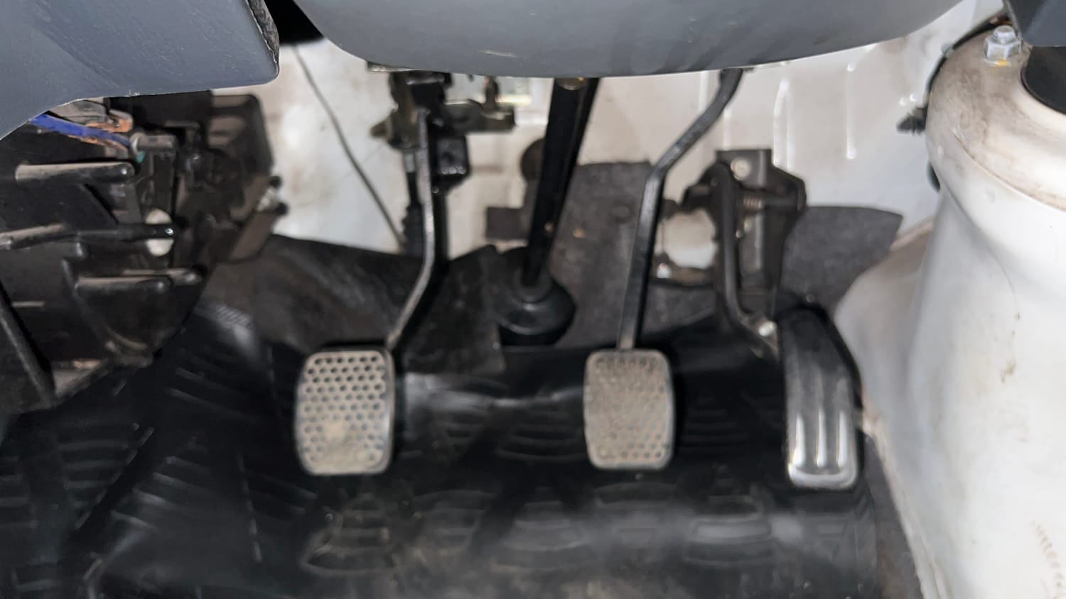 Used 2015 Maruti Suzuki Eeco 5 STR WITH A/C+HTR Petrol Manual interior PEDALS VIEW