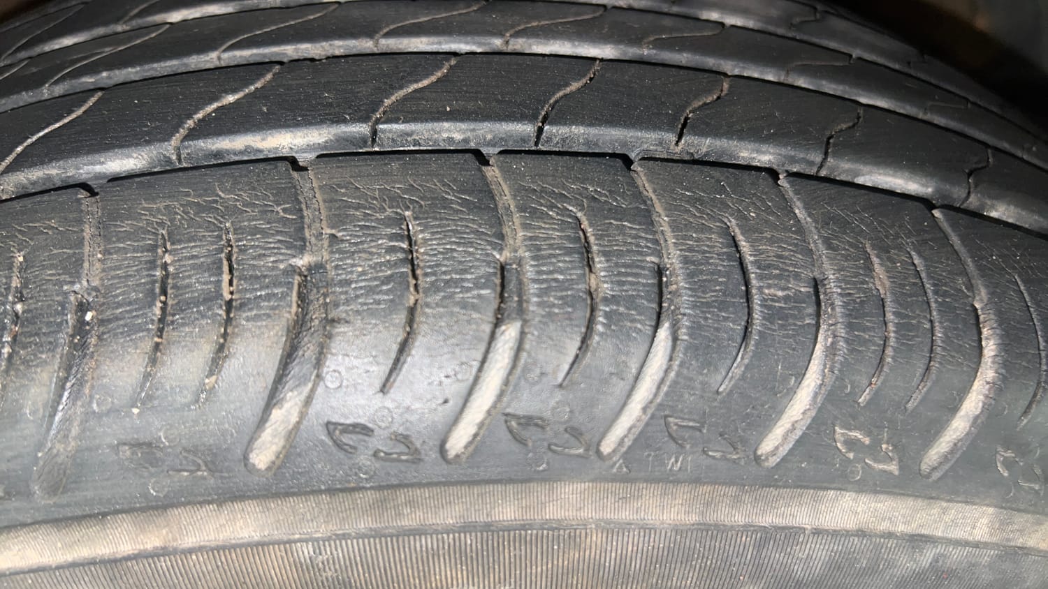 Used 2023 Maruti Suzuki XL6 Alpha Plus MT Petrol Petrol Manual tyres RIGHT FRONT TYRE TREAD VIEW