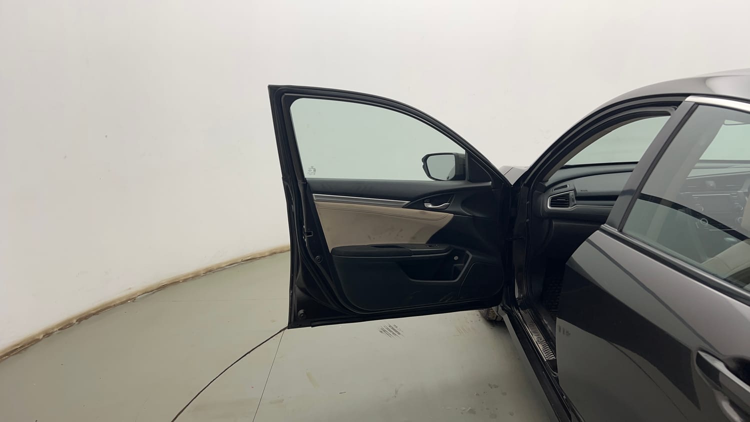 Used 2019 Honda Civic V CVT Petrol Petrol Automatic interior LEFT FRONT DOOR OPEN VIEW