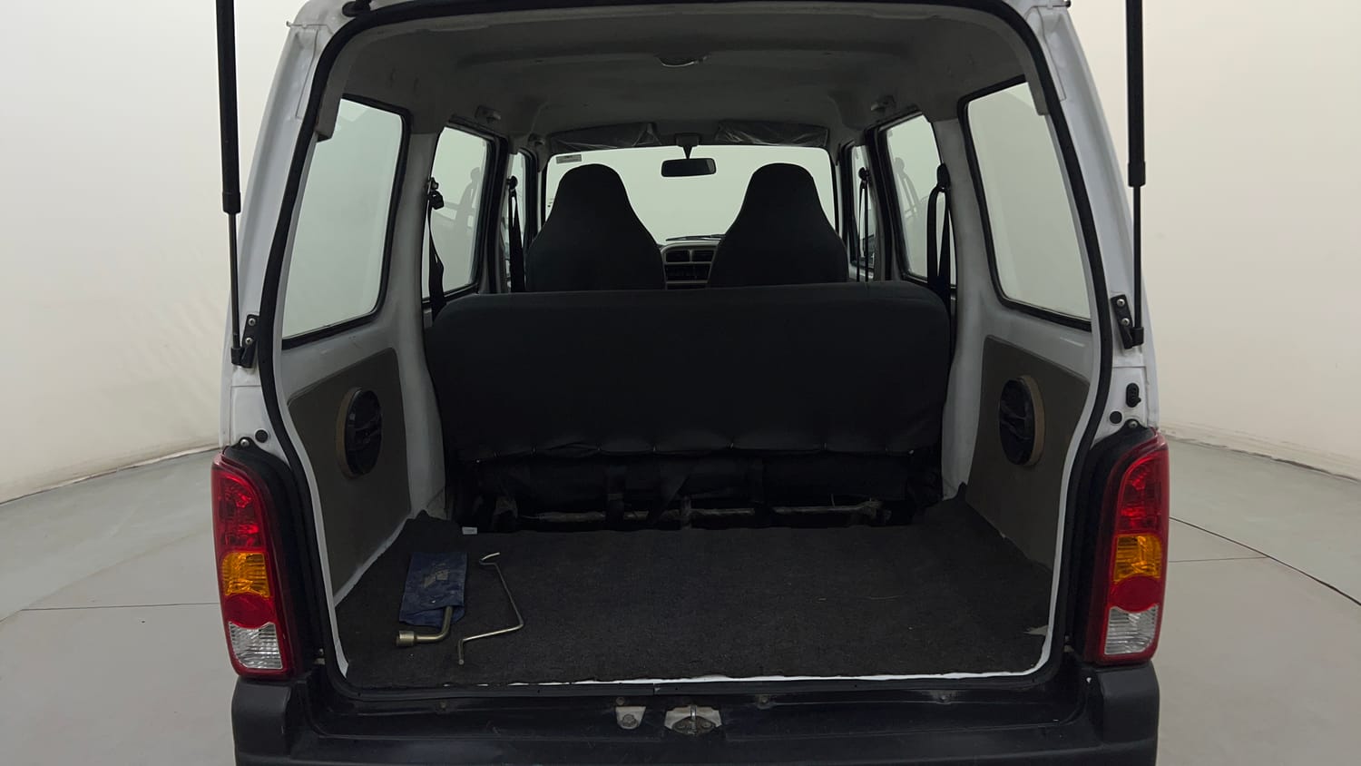 Used 2015 Maruti Suzuki Eeco 5 STR WITH A/C+HTR Petrol Manual interior DICKY INSIDE VIEW