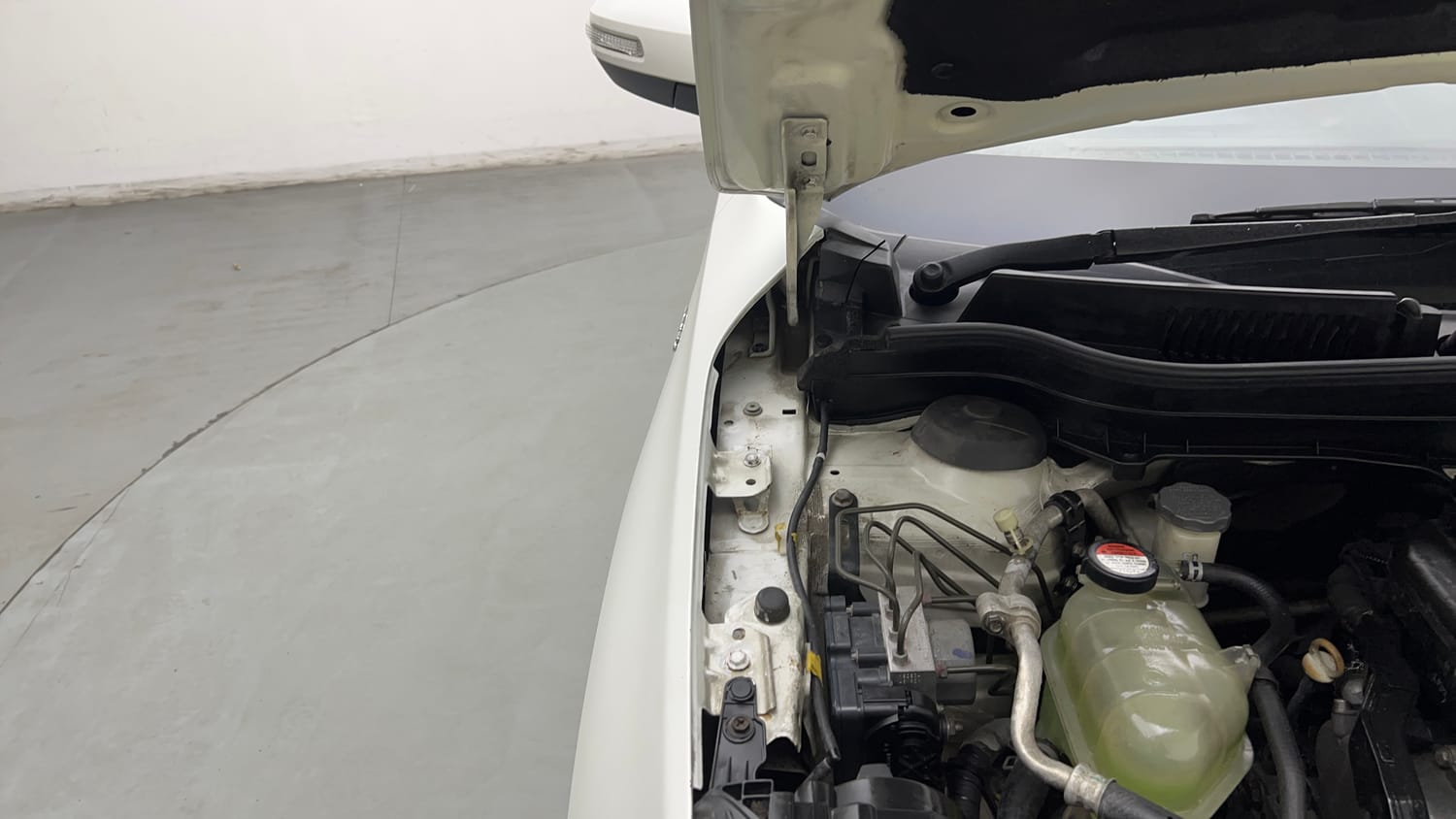 Used 2018 maruti-suzuki Vitara Brezza ZDi Plus AGS Diesel Automatic engine ENGINE RIGHT SIDE HINGE & APRON VIEW