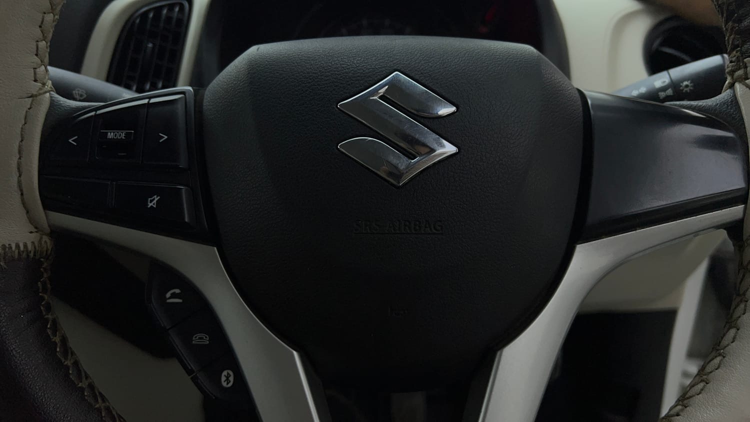 Used 2019 Maruti Suzuki Wagon R VXi 1.2 Petrol Manual top_features Steering mounted controls