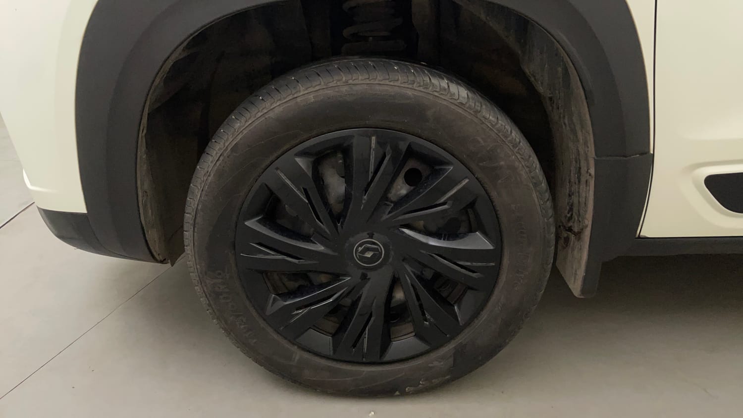 Used 2024 Renault Kiger RXL AMT Petrol Automatic tyres LEFT FRONT TYRE RIM VIEW