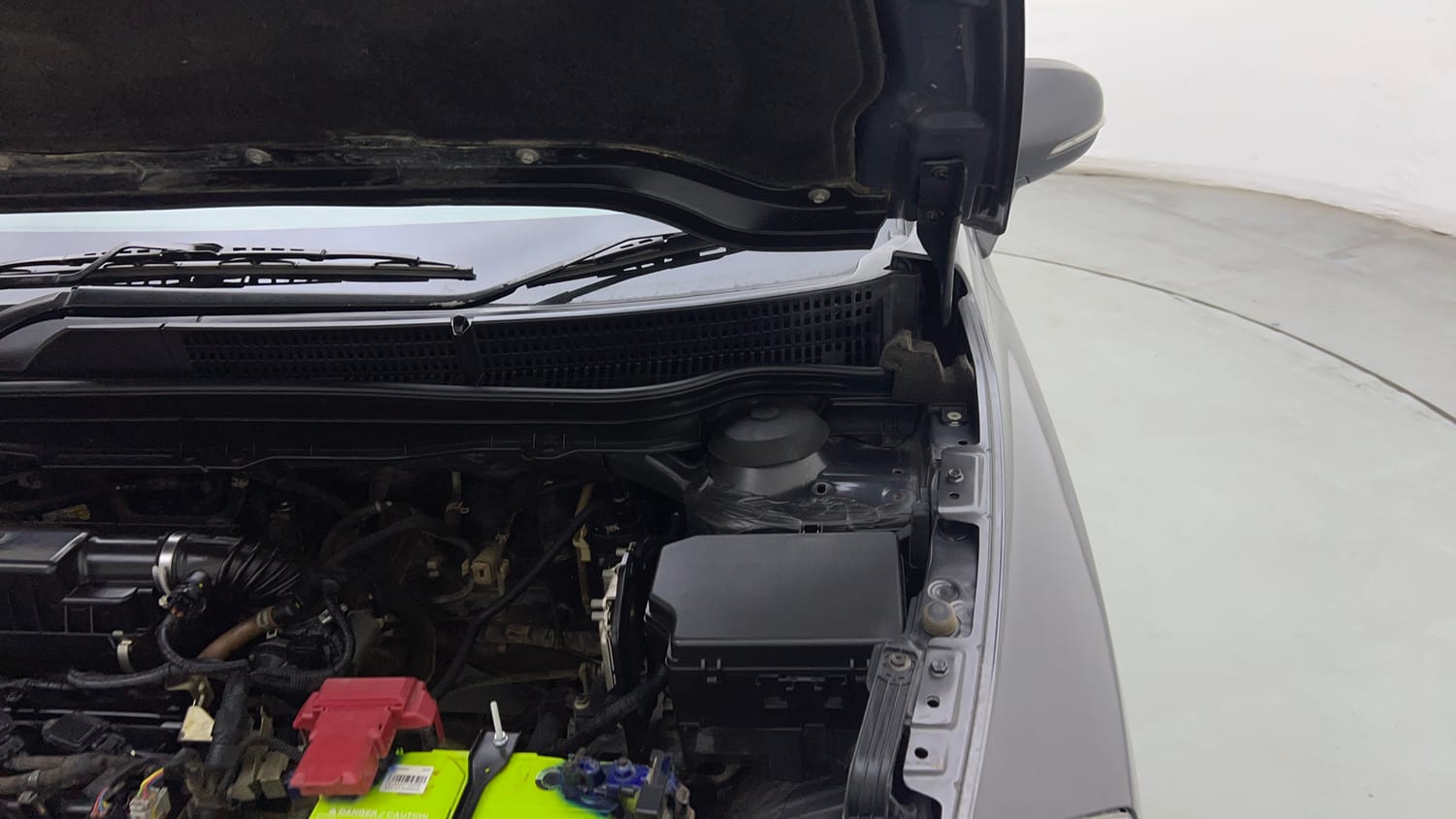 Used 2020 Maruti Suzuki S-Cross Zeta Petrol Manual engine ENGINE LEFT SIDE HINGE & APRON VIEW