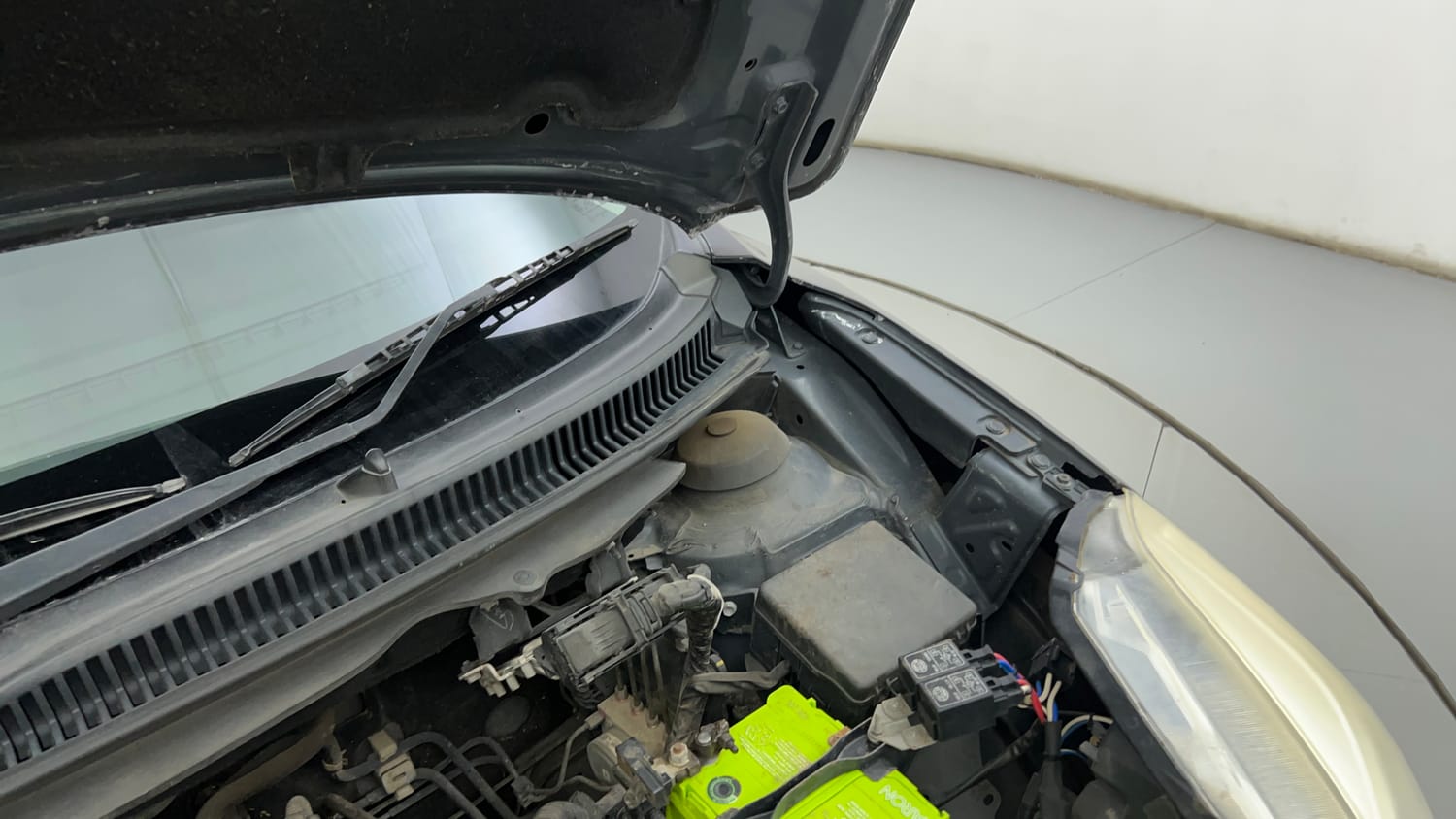 Used 2018 Maruti Suzuki Baleno Delta 1.2 Petrol Manual engine ENGINE LEFT SIDE HINGE & APRON VIEW