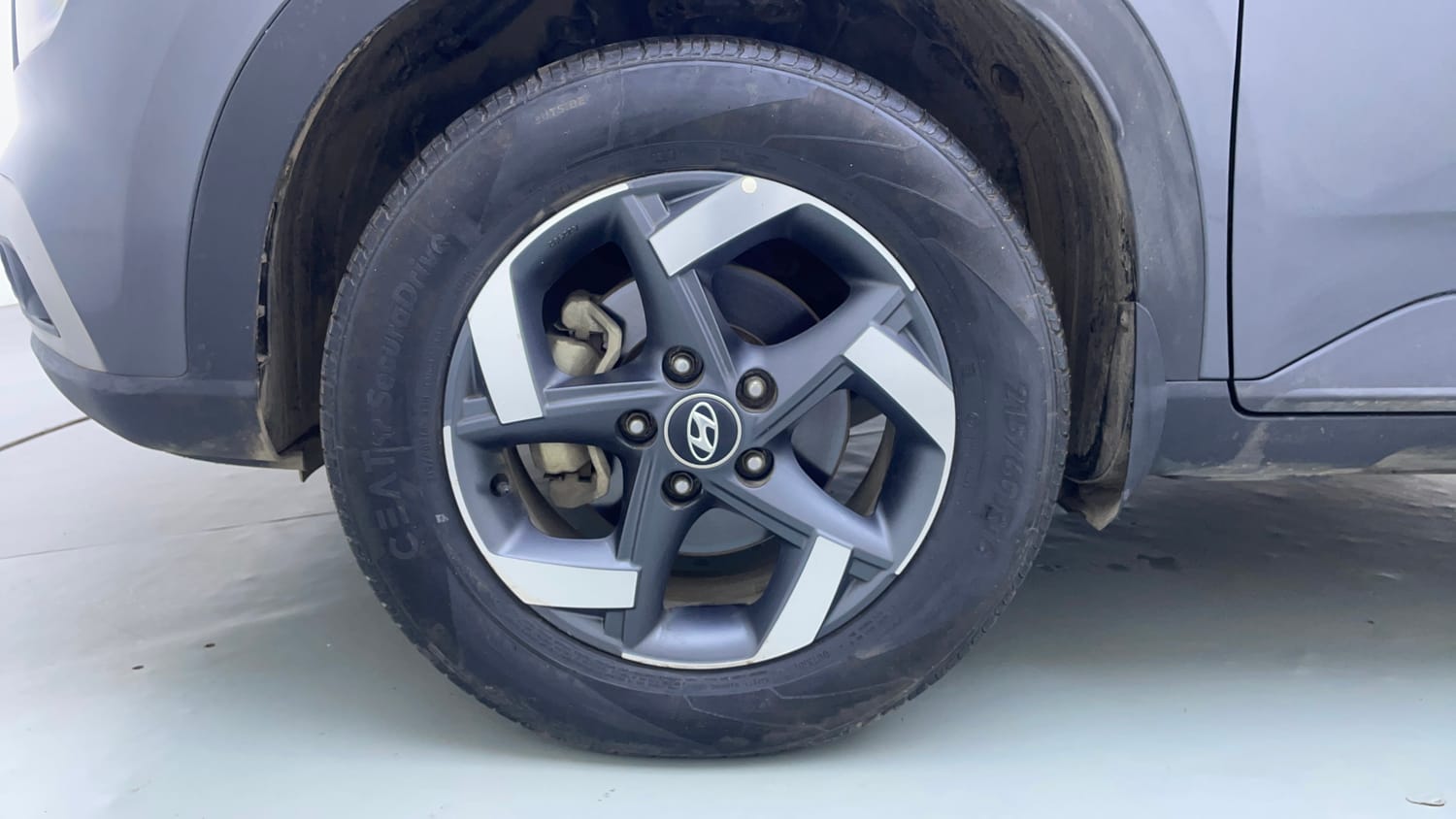 Used 2019 Hyundai Venue SX Plus 1.0 Turbo DCT Petrol Automatic tyres LEFT FRONT TYRE RIM VIEW