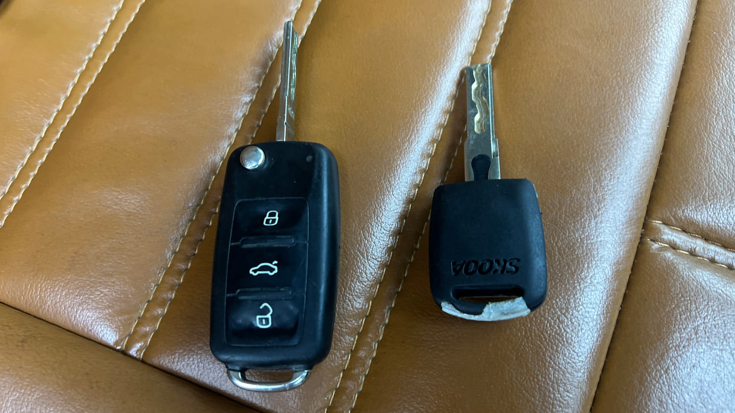 Used 2017 Volkswagen Polo Comfortline 1.2L (P) Petrol Manual extra CAR KEY VIEW