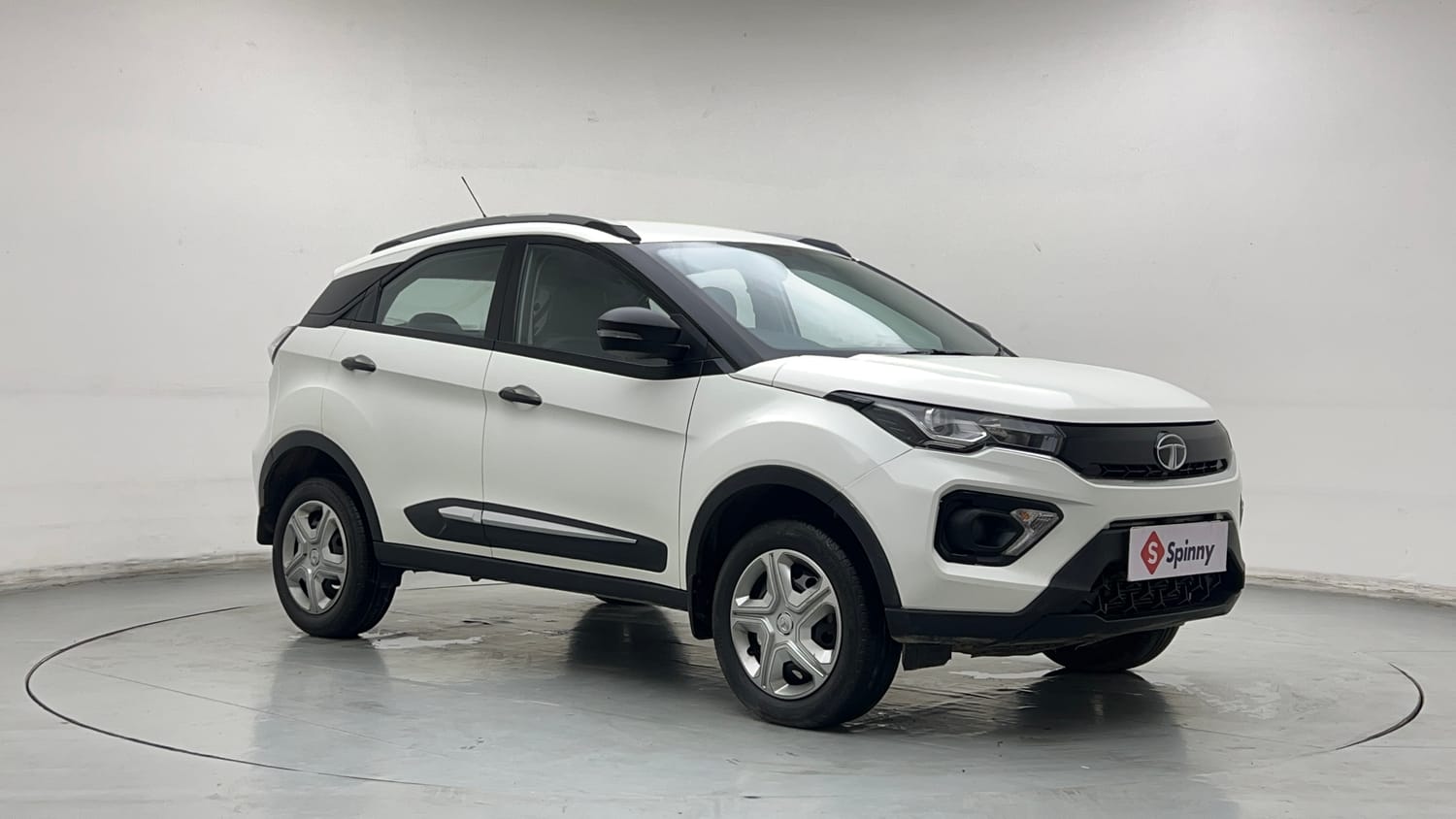 Used 2022 Tata Nexon XM Petrol Manual exterior RIGHT FRONT CORNER VIEW